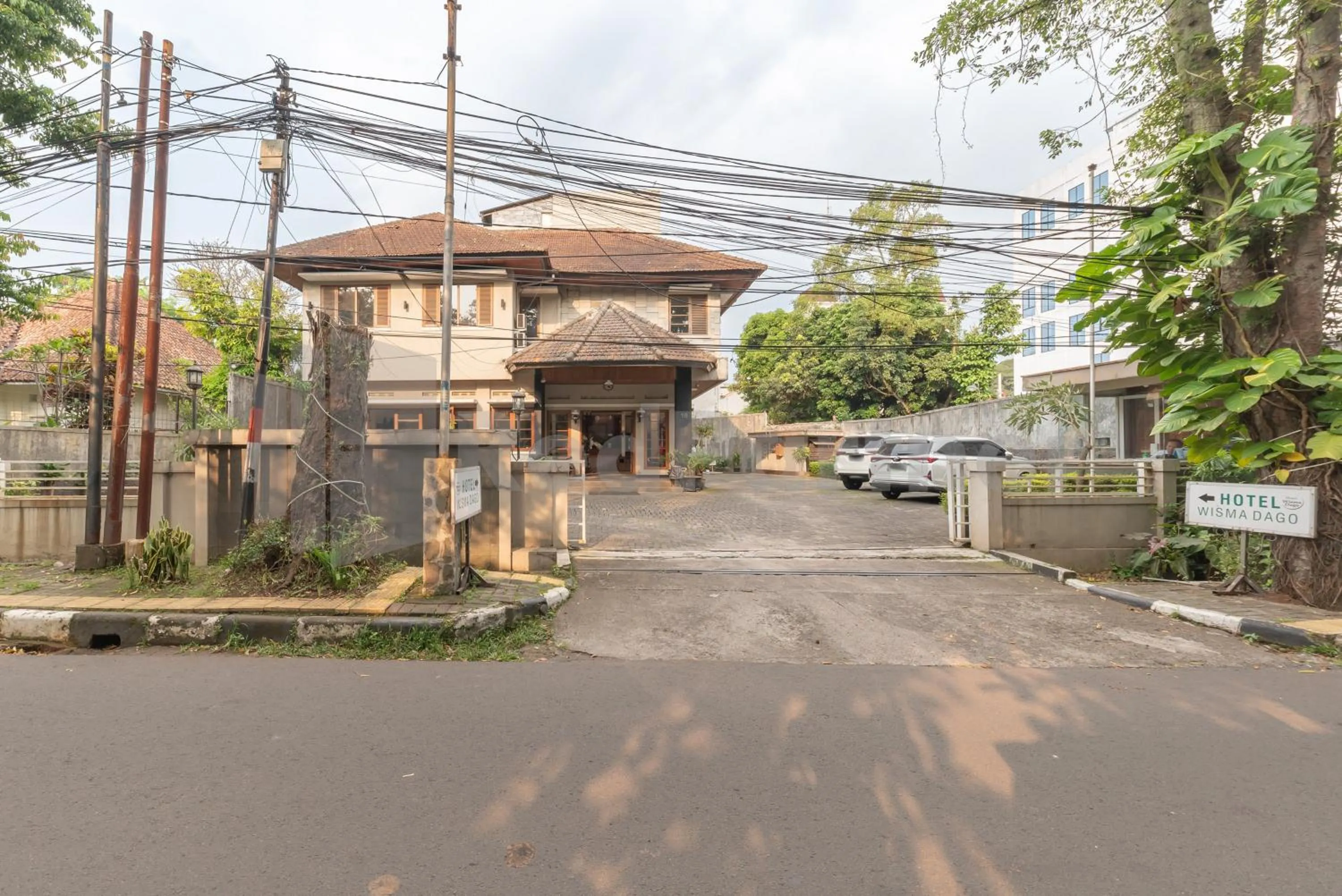 Facade/entrance in Hotel Wisma Dago ITB