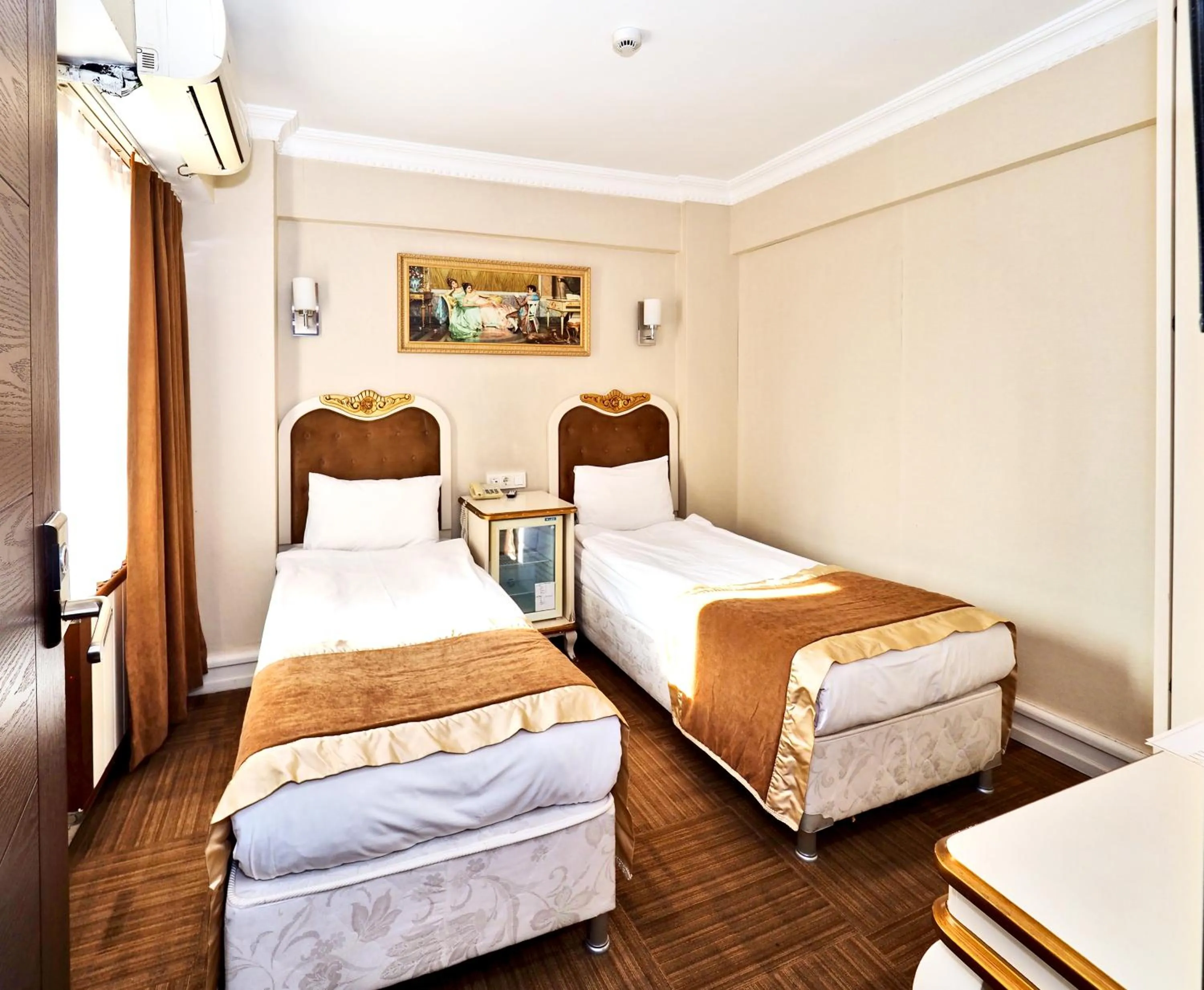 Photo of the whole room, Bed in Elysion Hotel