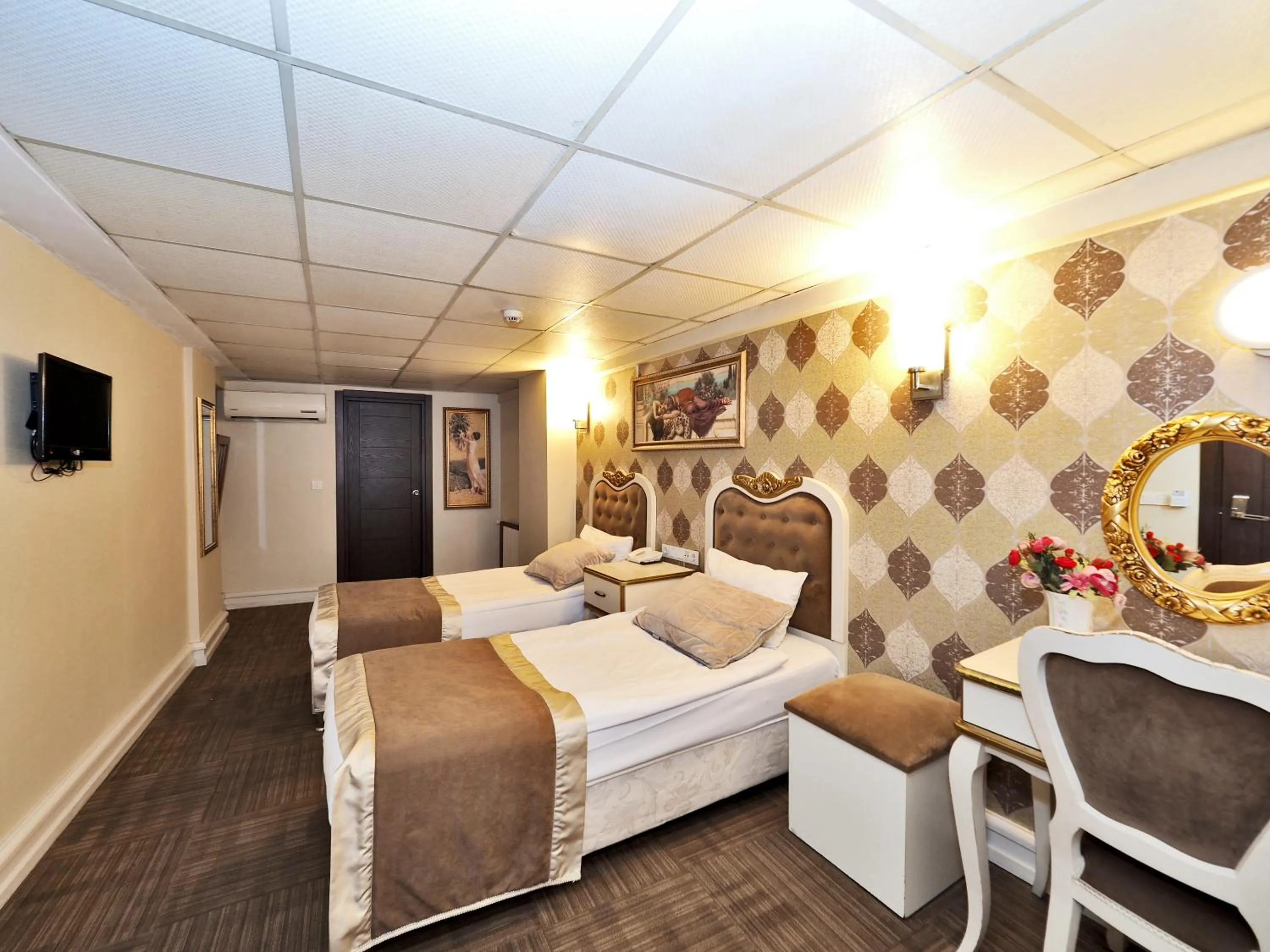 Photo of the whole room, Bed in Elysion Hotel