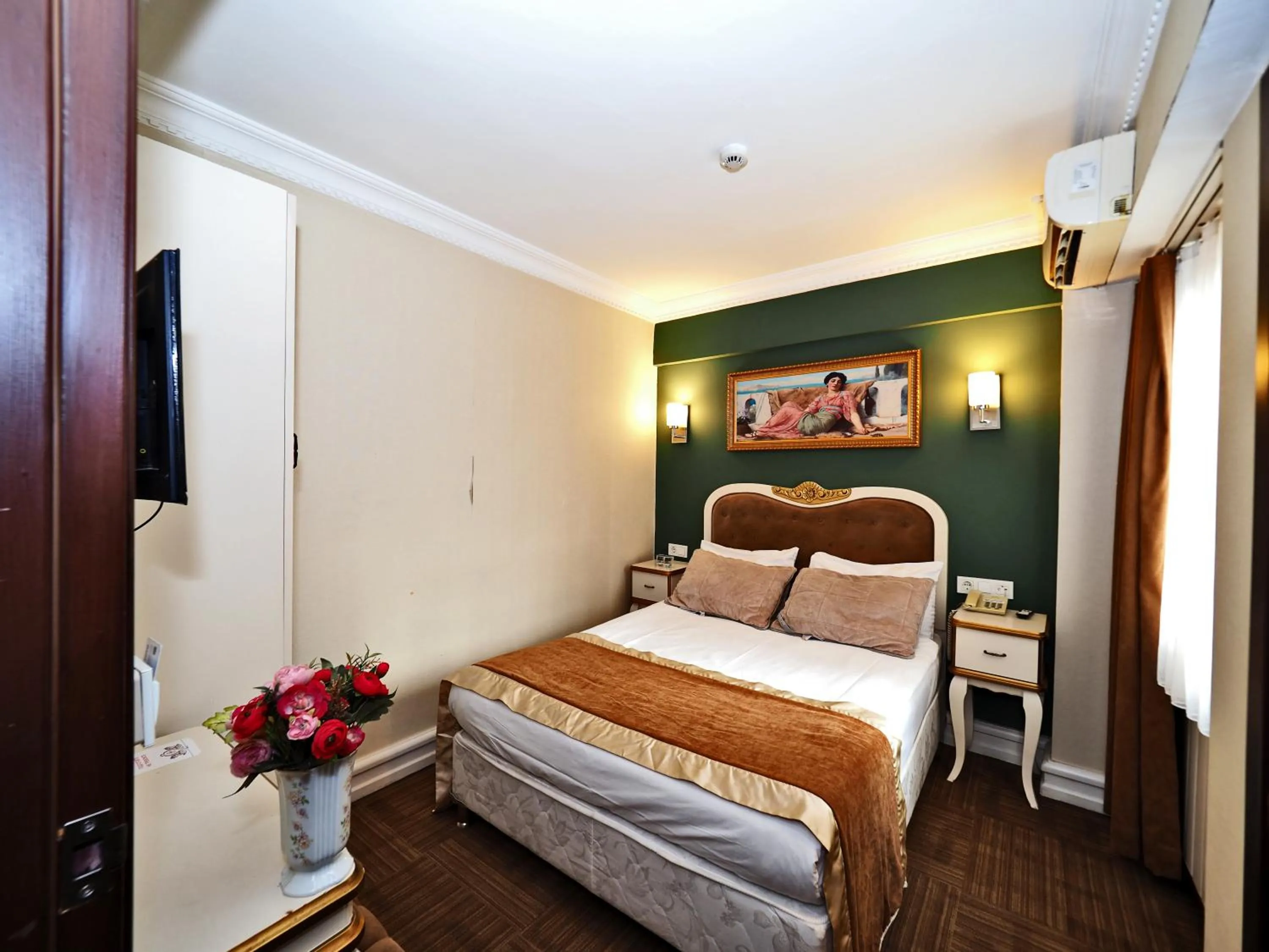 Bedroom, Bed in Elysion Hotel
