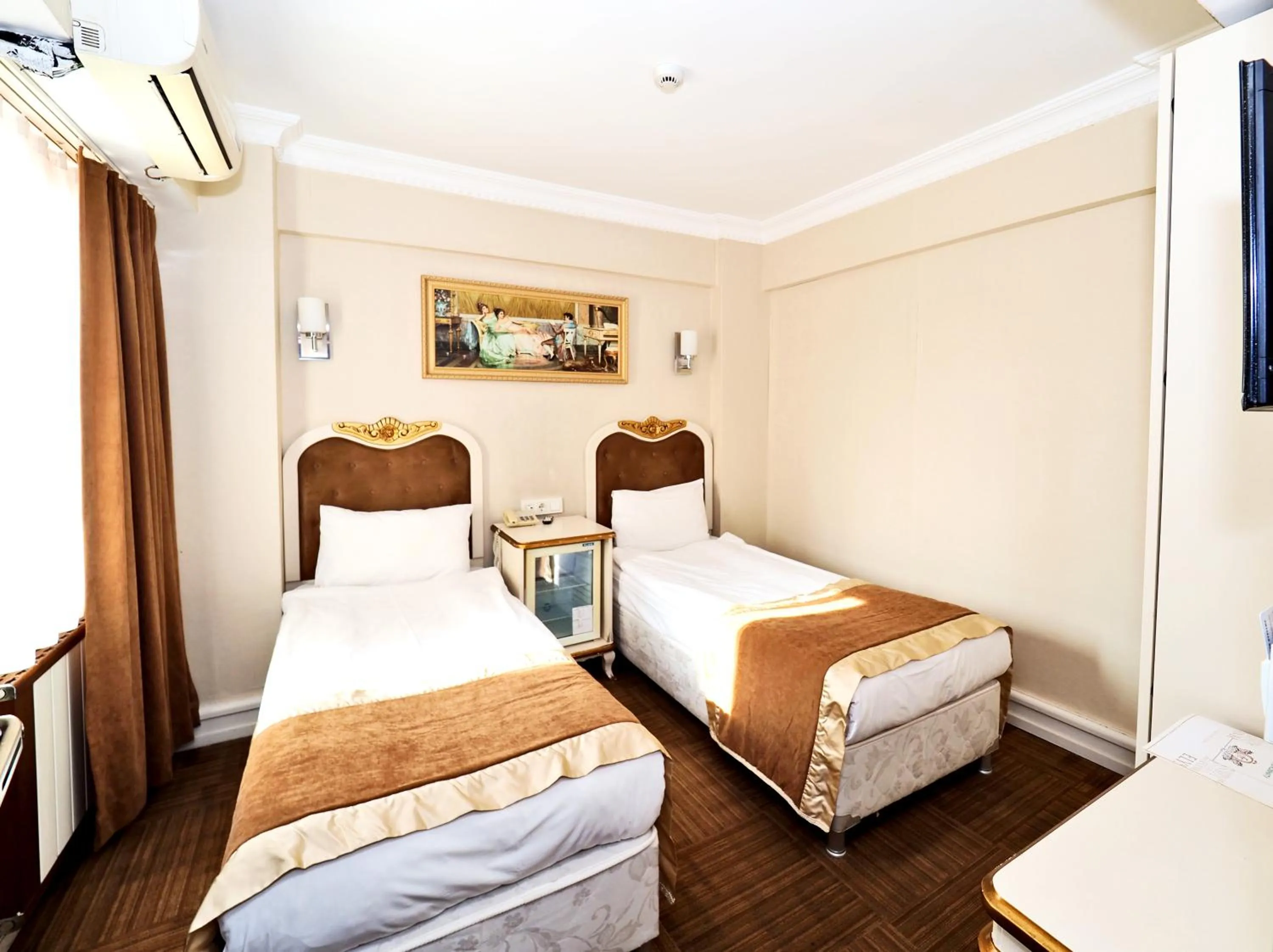 Bedroom, Bed in Elysion Hotel