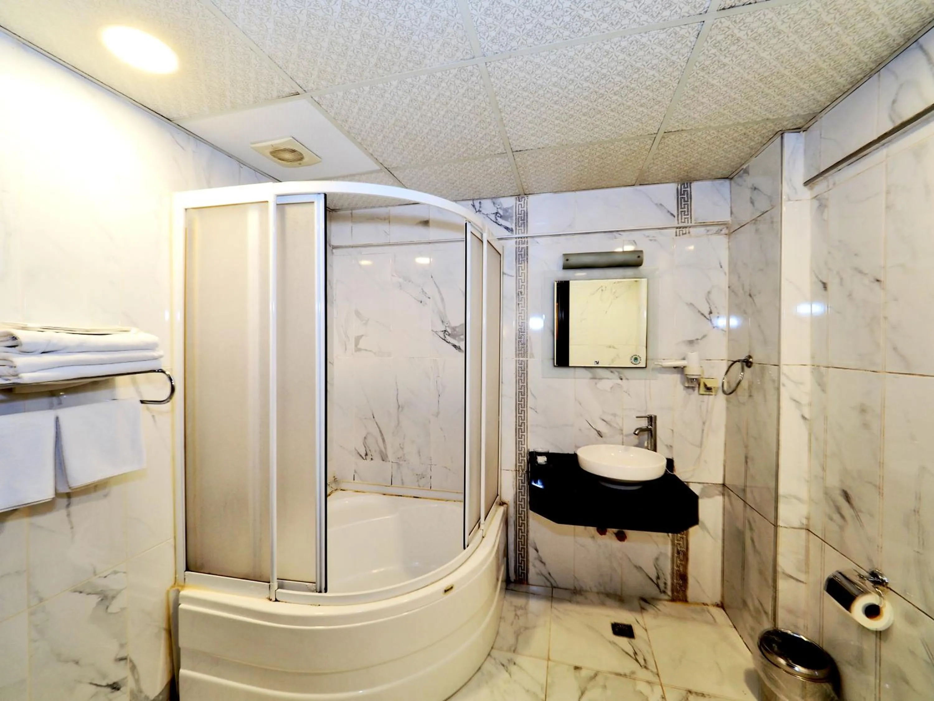 Bath in Elysion Hotel