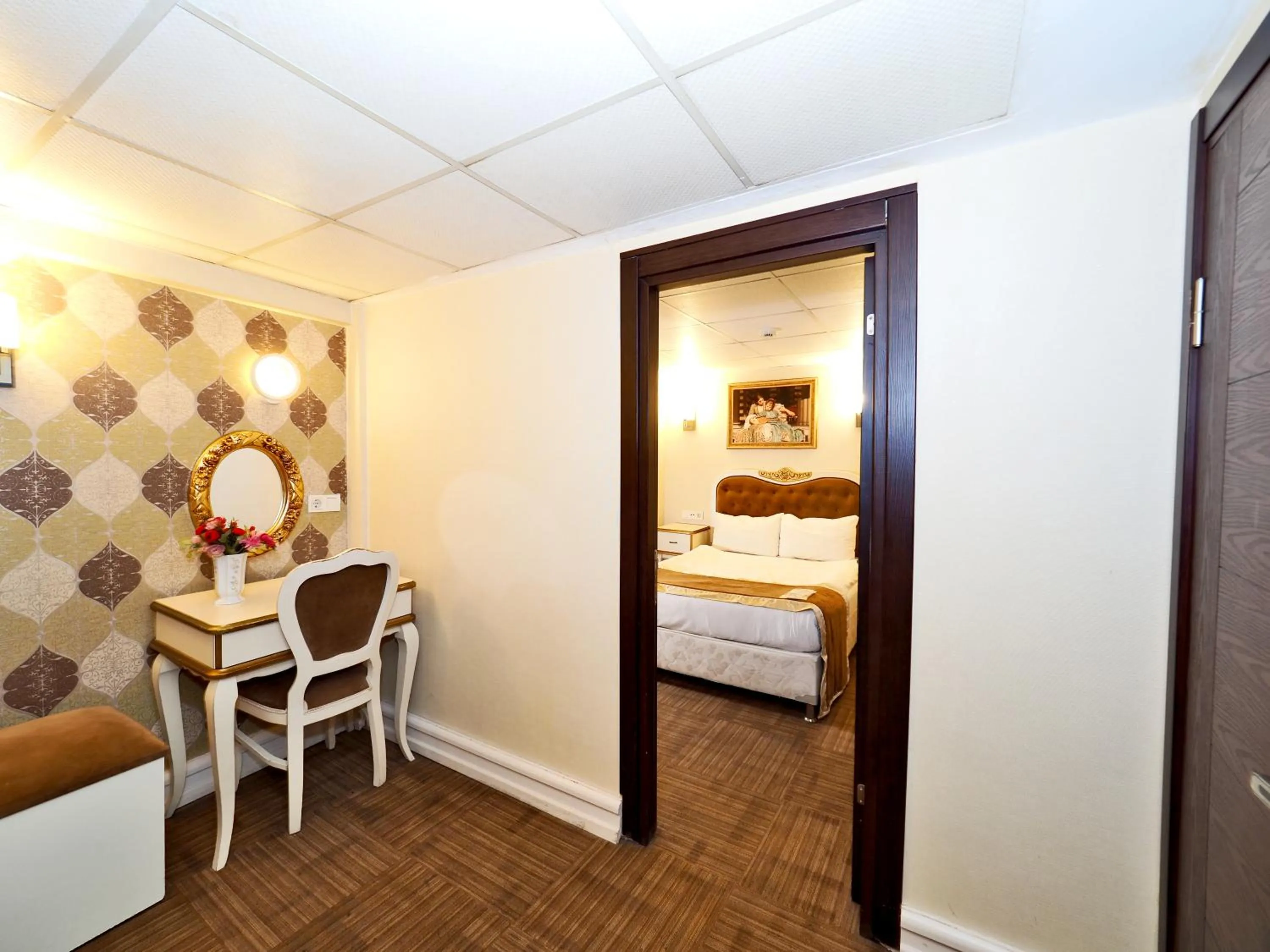 Photo of the whole room, Bed in Elysion Hotel