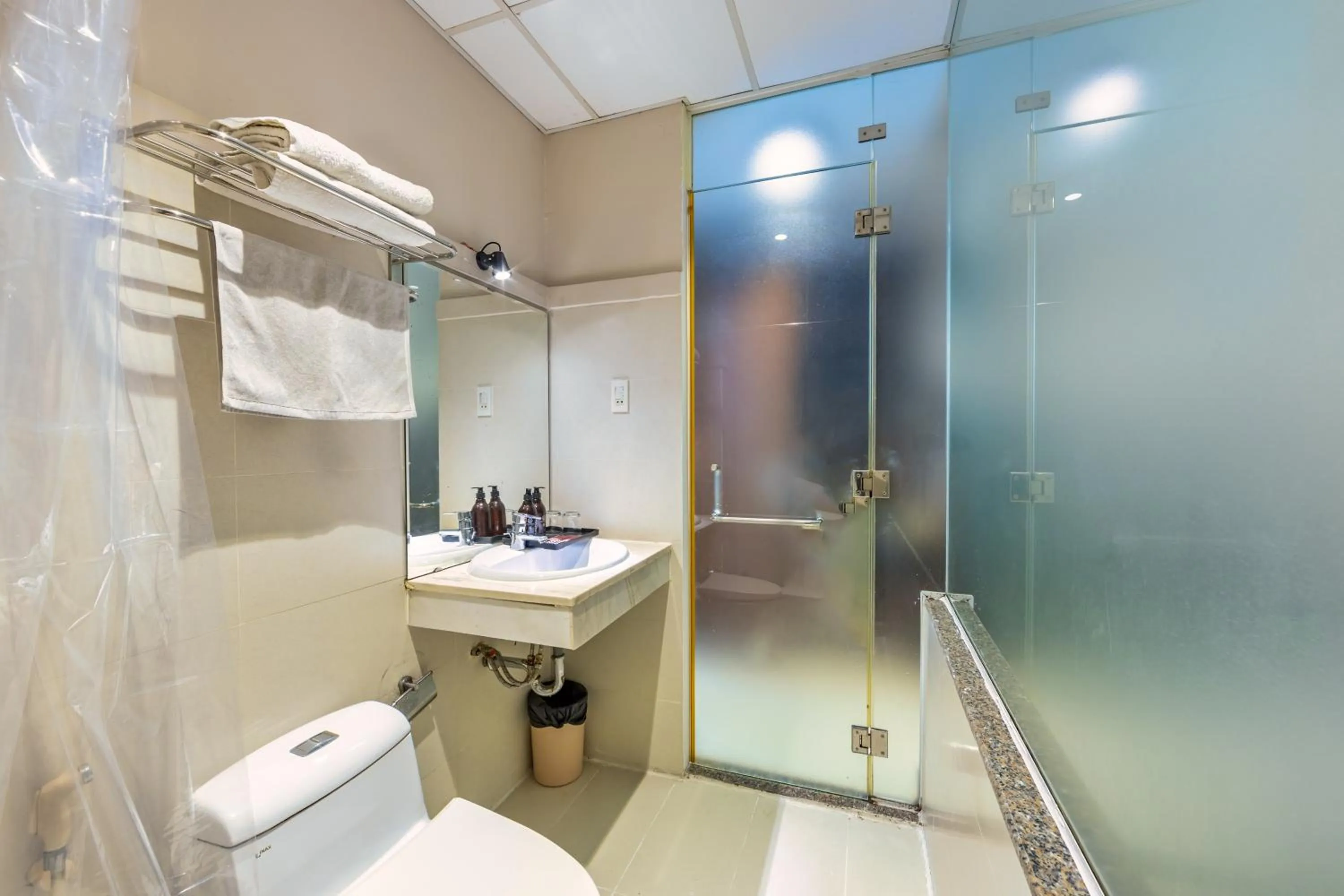 Bathroom in The Noble Swan Central Dong Du Hotel