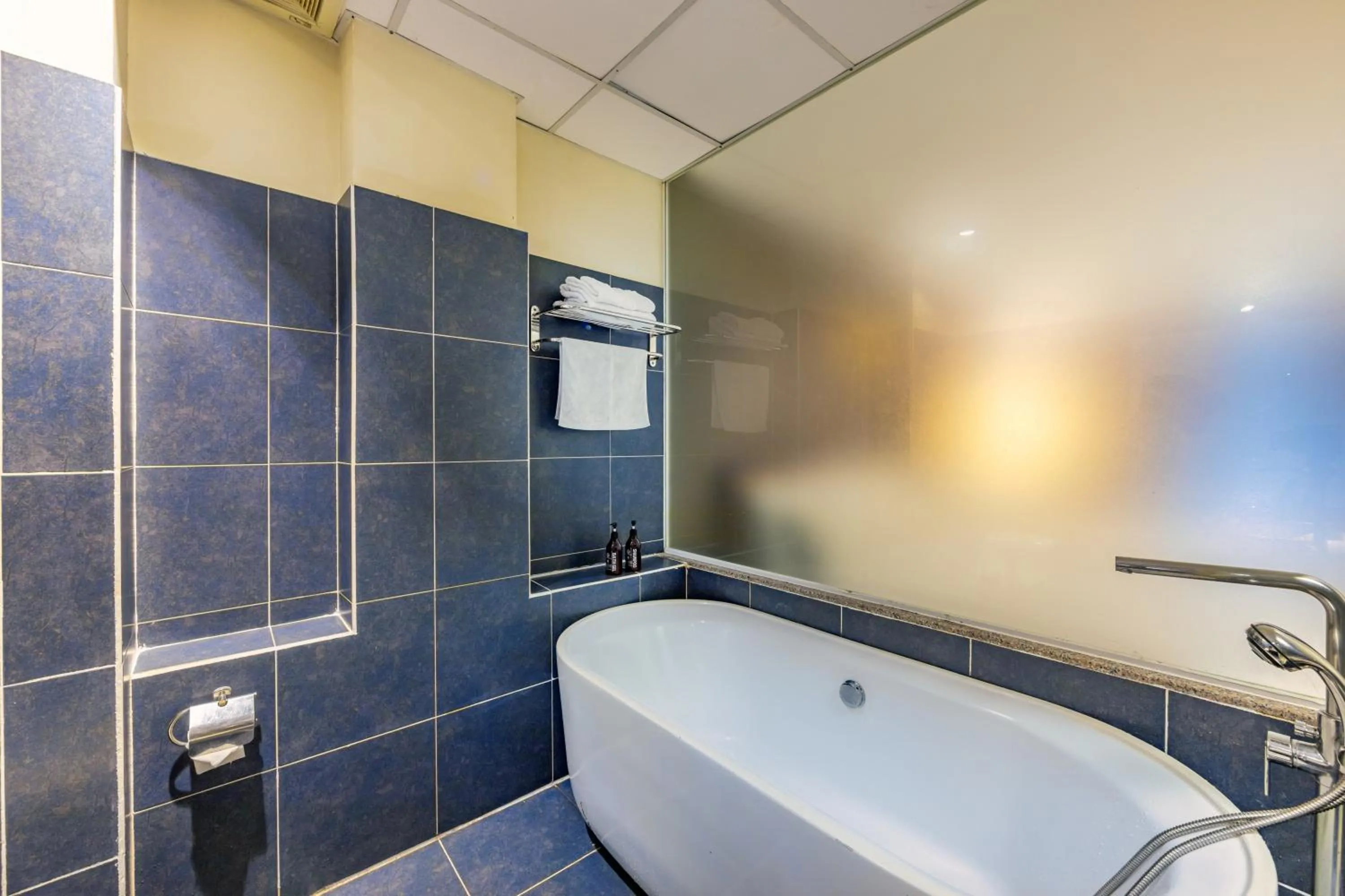 Bathroom in The Noble Swan Central Dong Du Hotel