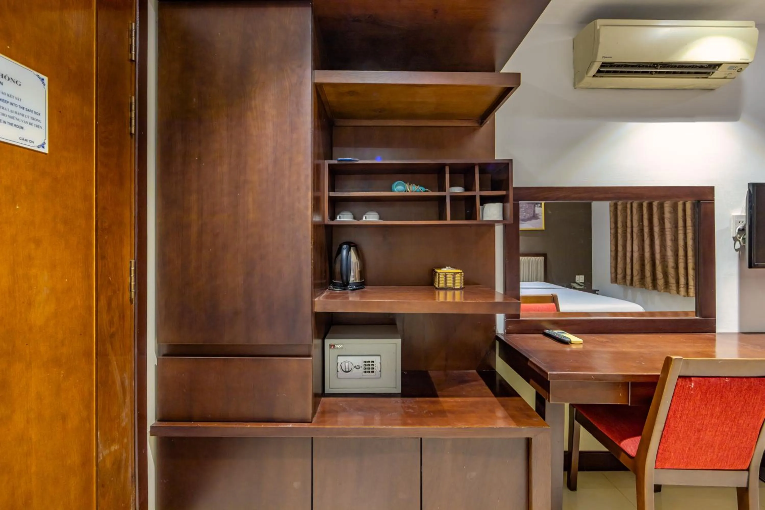 safe in The Noble Swan Central Dong Du Hotel