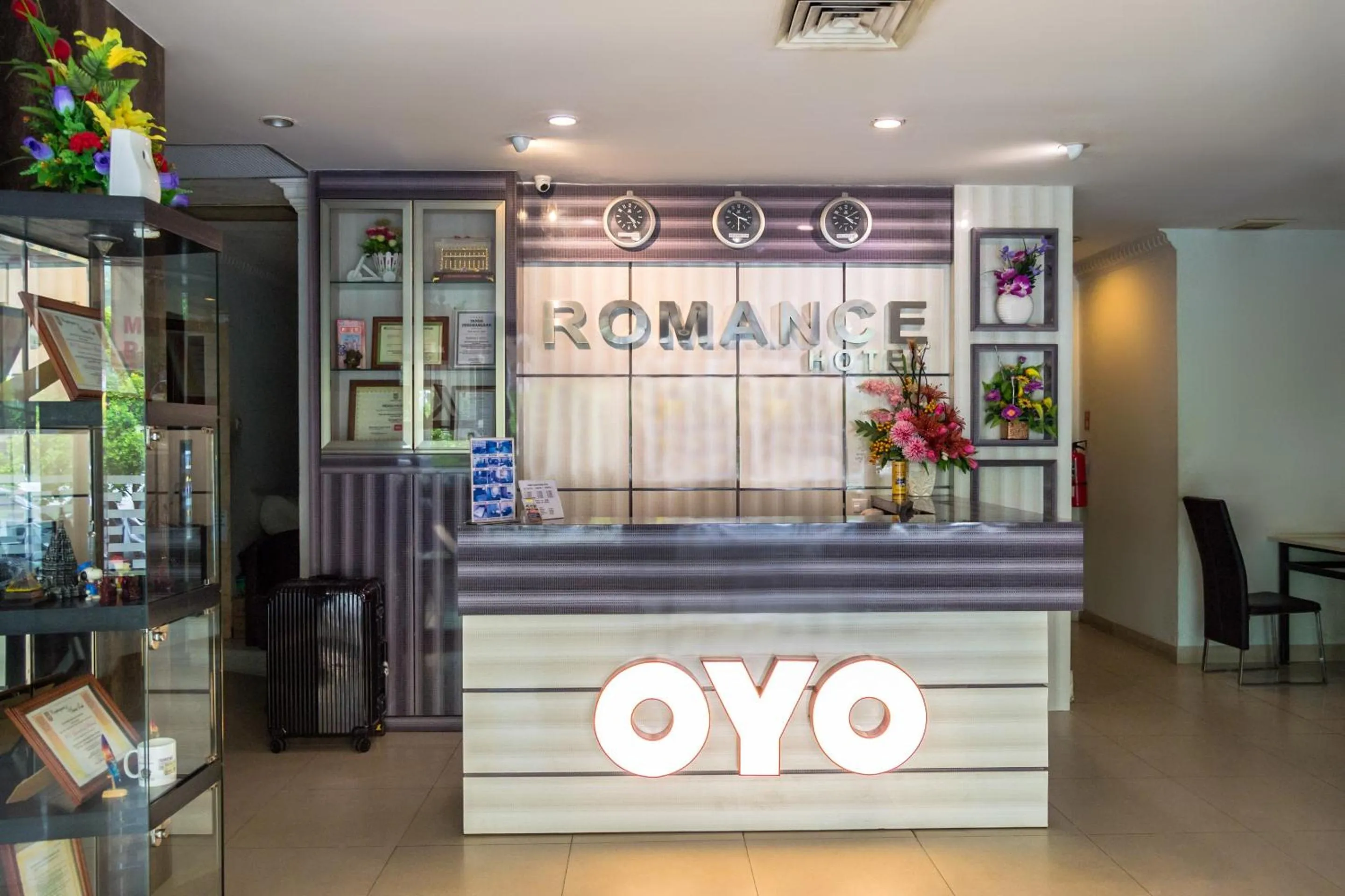 Lobby or reception in Capital O 664 Romance Hotel