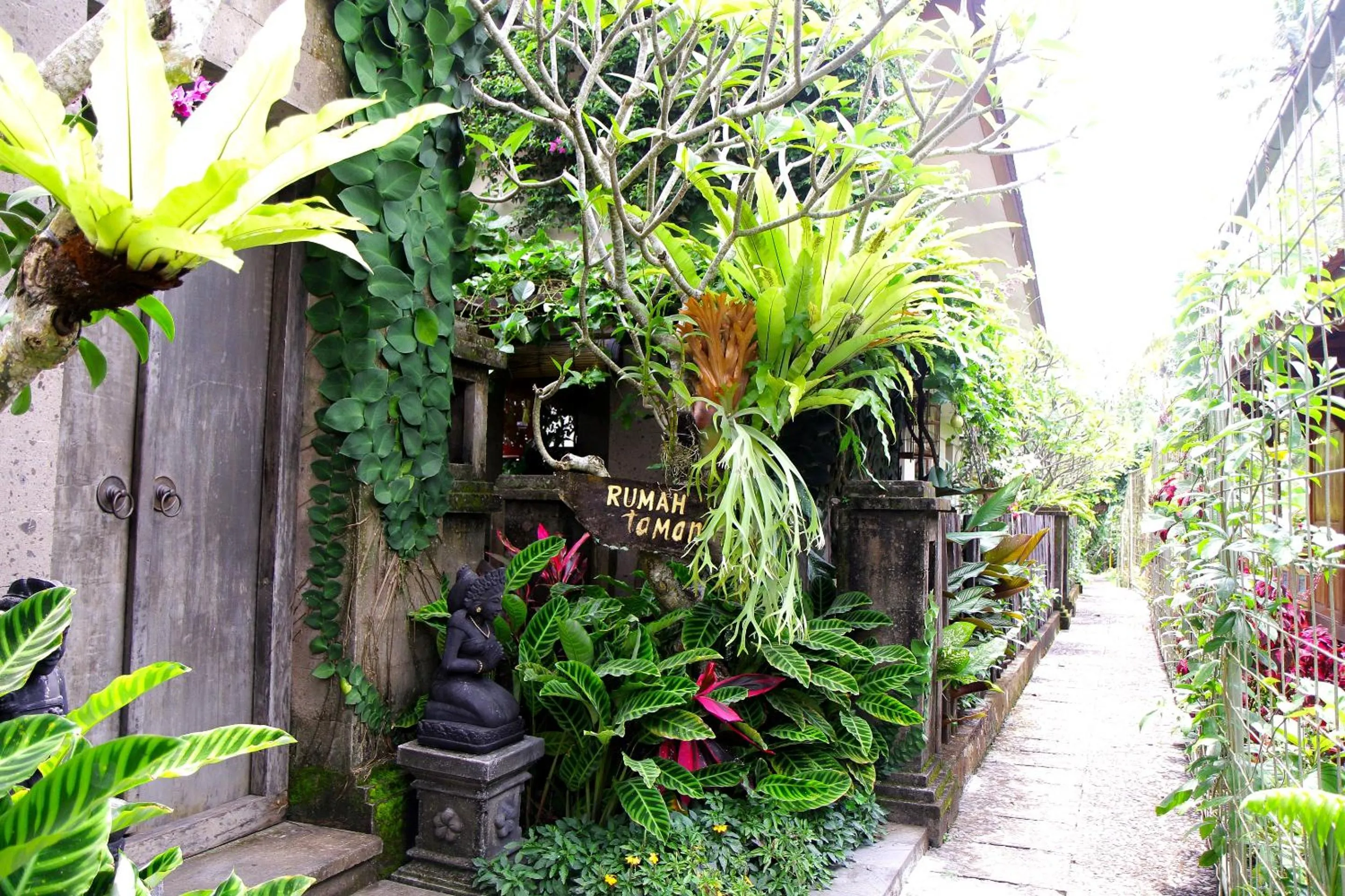 Facade/entrance in Rumah Taman