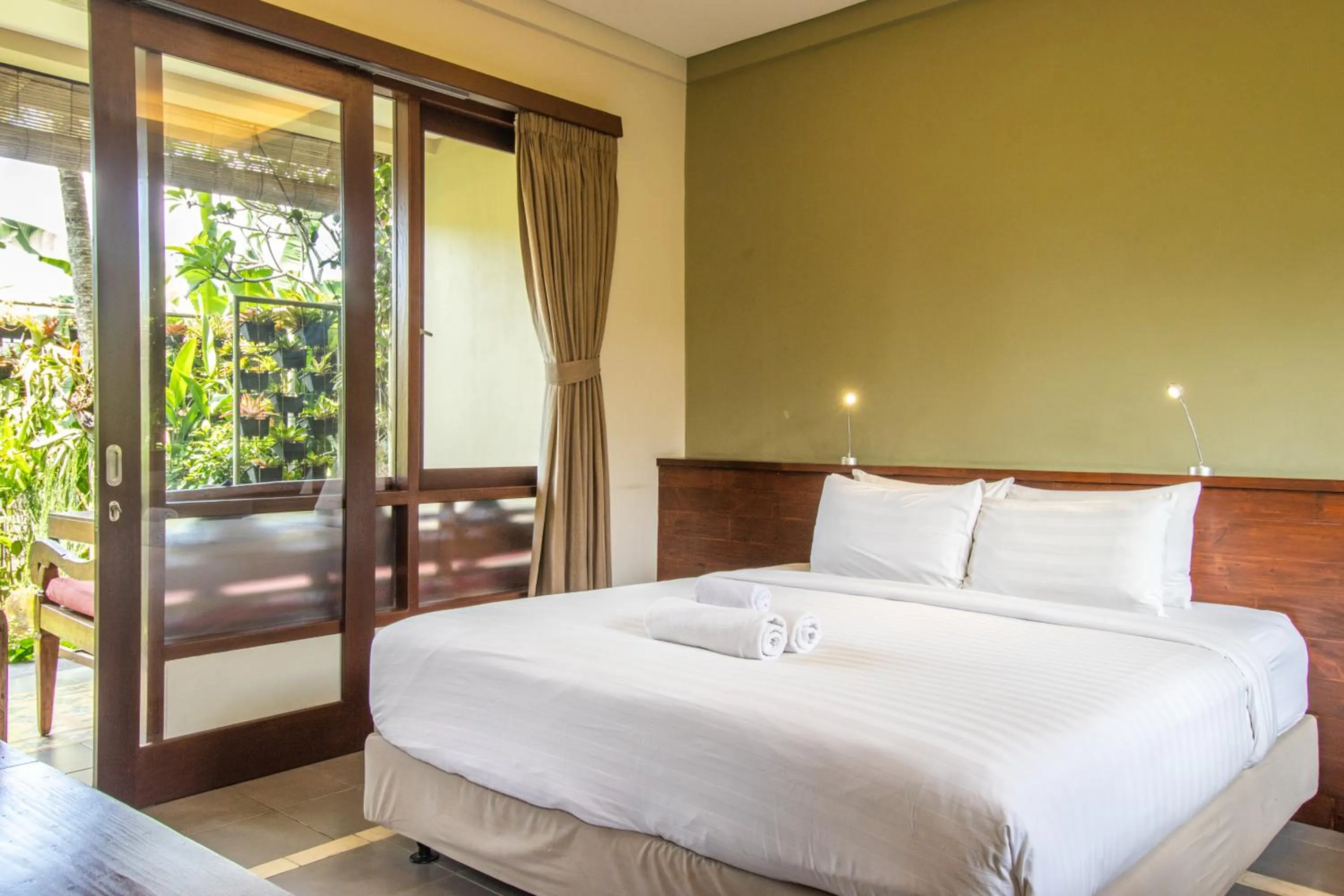 Bedroom, Bed in Rumah Taman