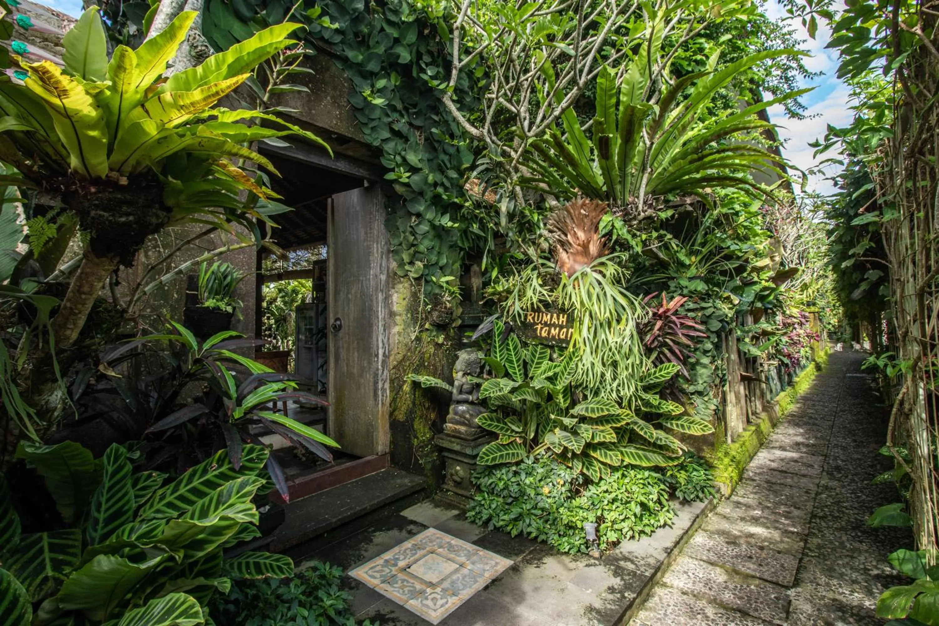 Facade/entrance in Rumah Taman