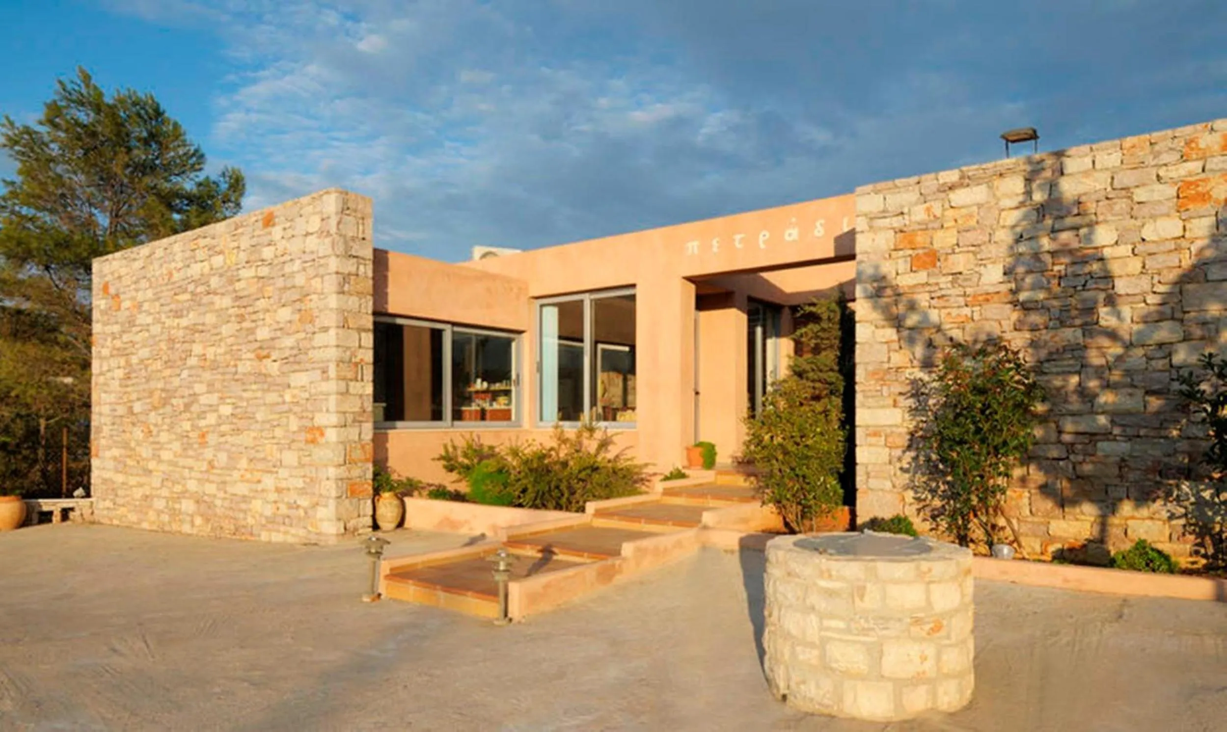 Property building in Petradi