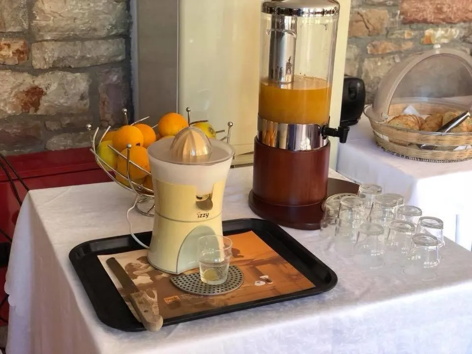 Buffet breakfast in Petradi