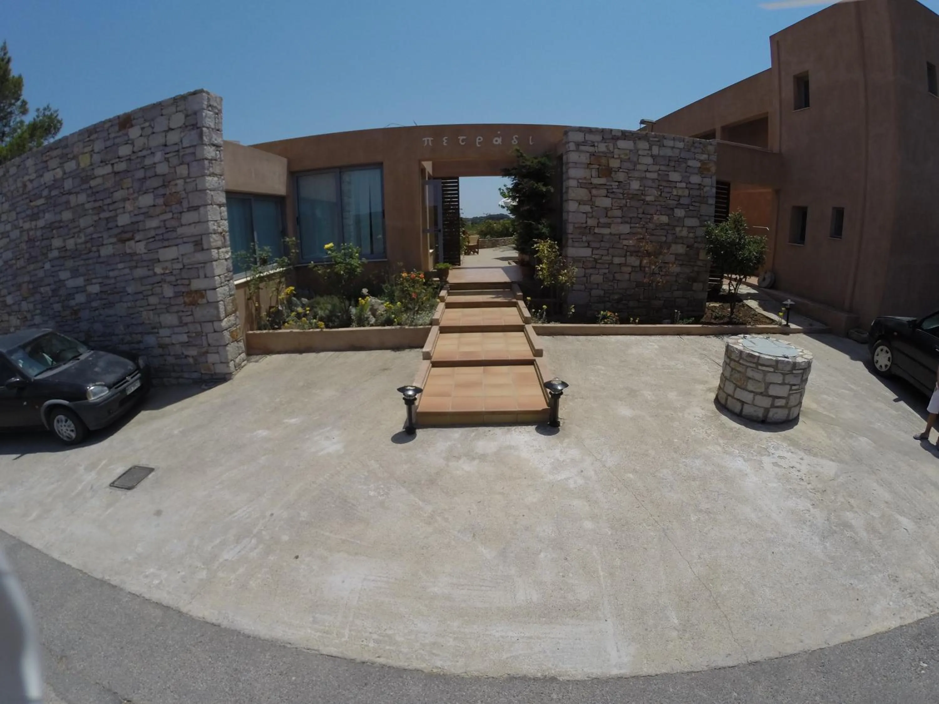 Facade/entrance in Petradi