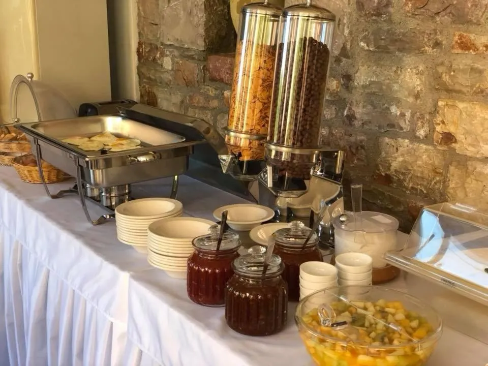 Buffet breakfast in Petradi