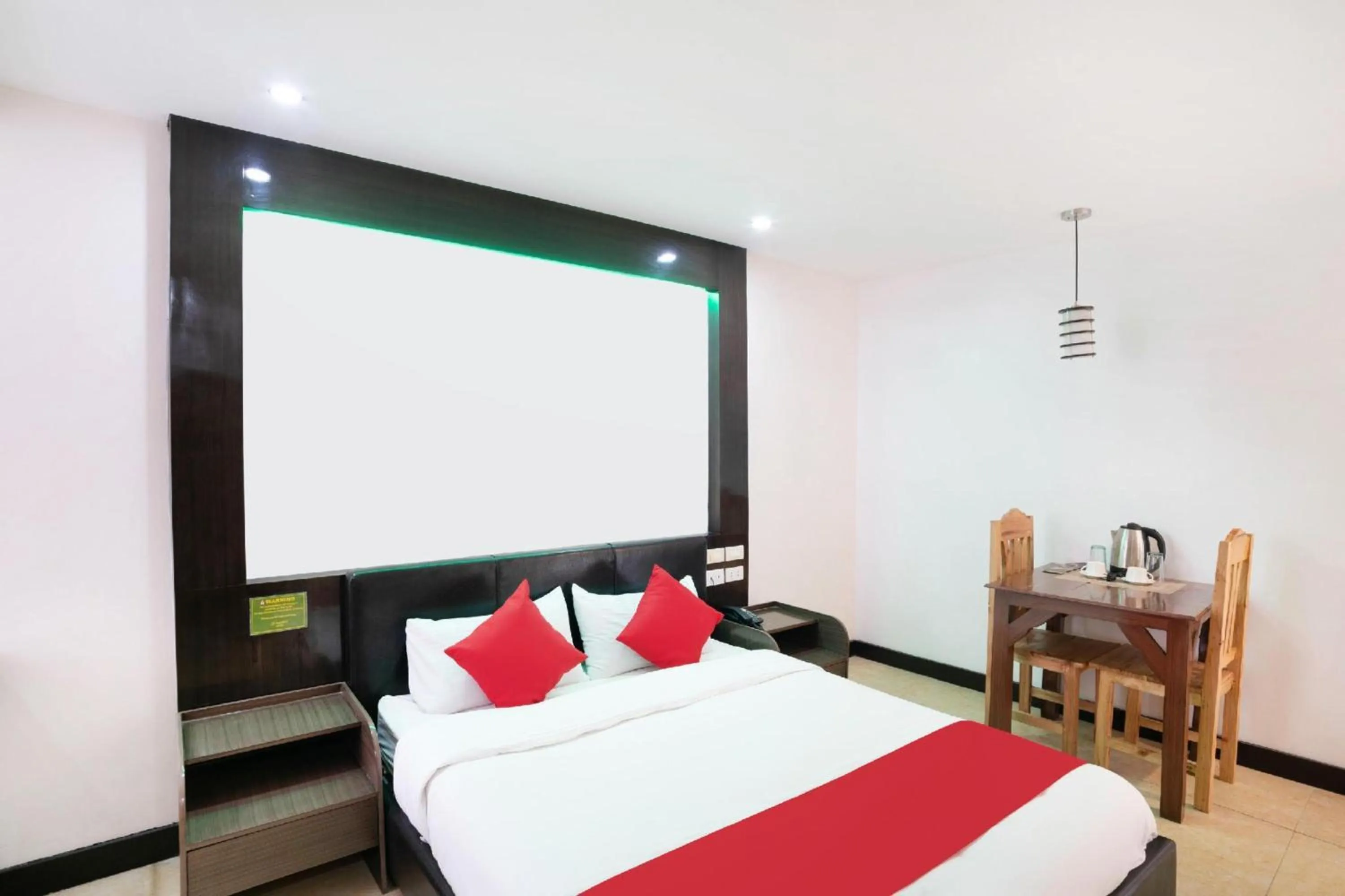 Photo of the whole room, Bed in OYO 195 Ranchotel - Biñan