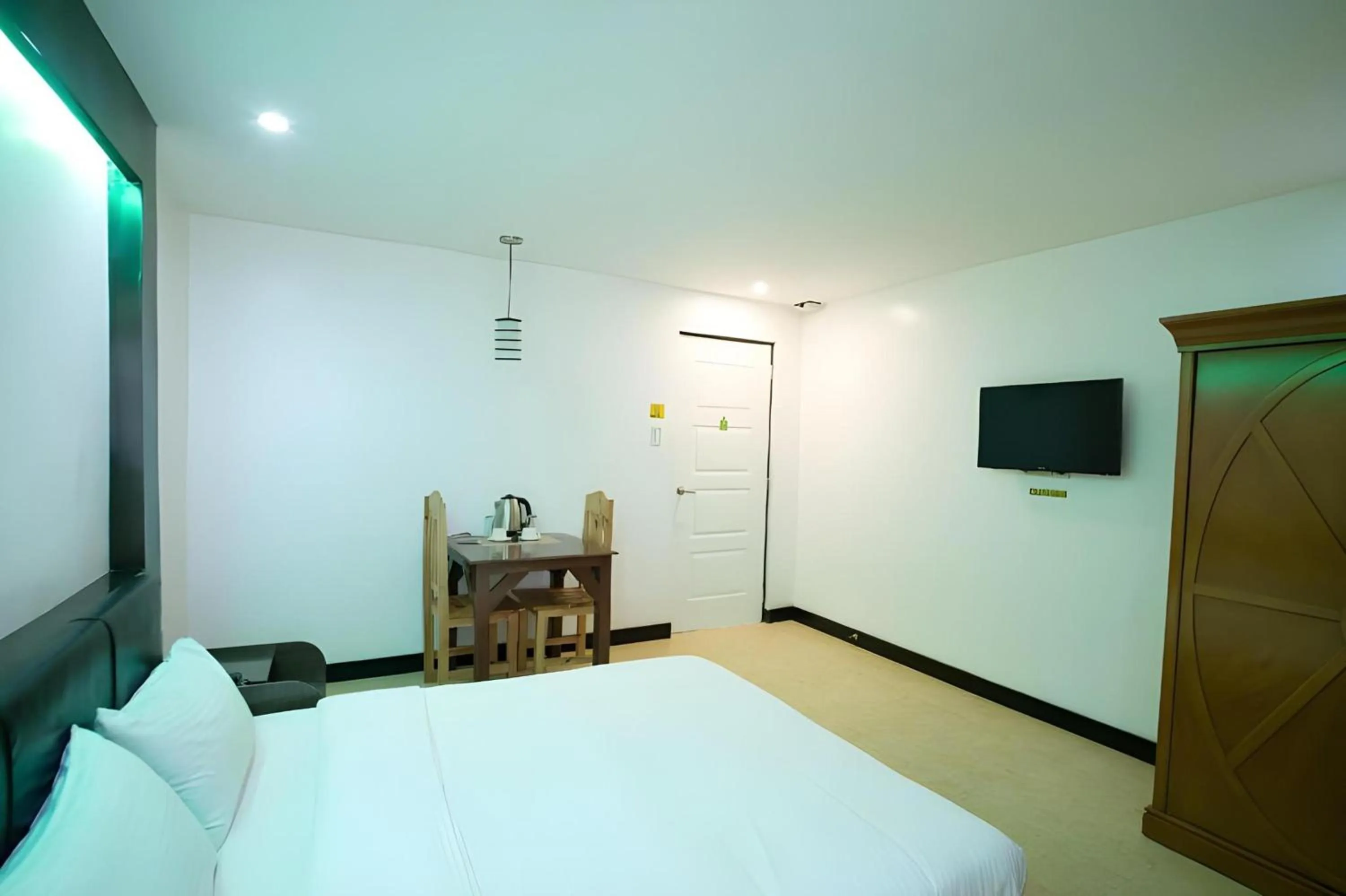 Photo of the whole room, Bed in OYO 195 Ranchotel - Biñan
