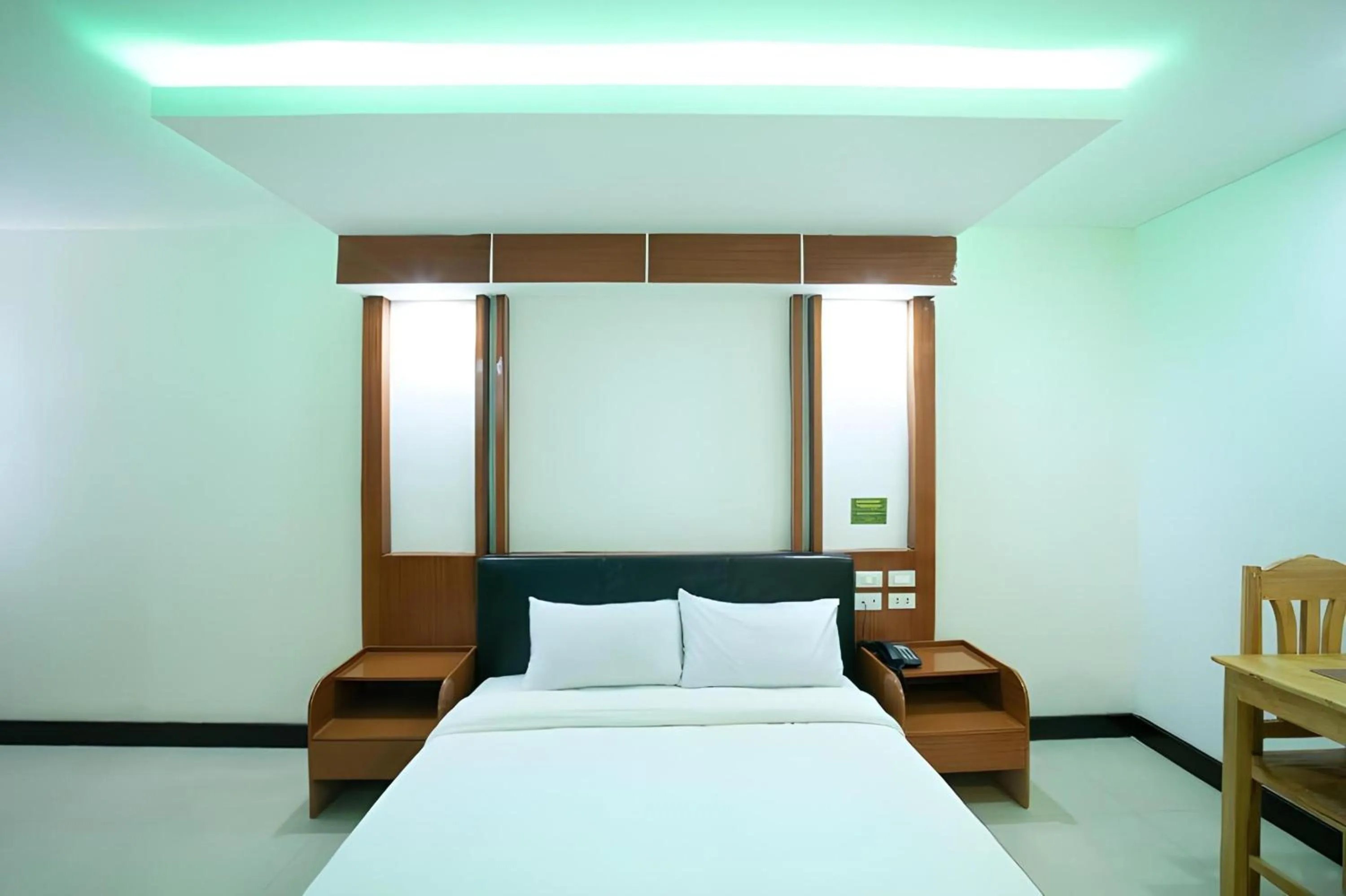 Photo of the whole room, Bed in OYO 195 Ranchotel - Biñan
