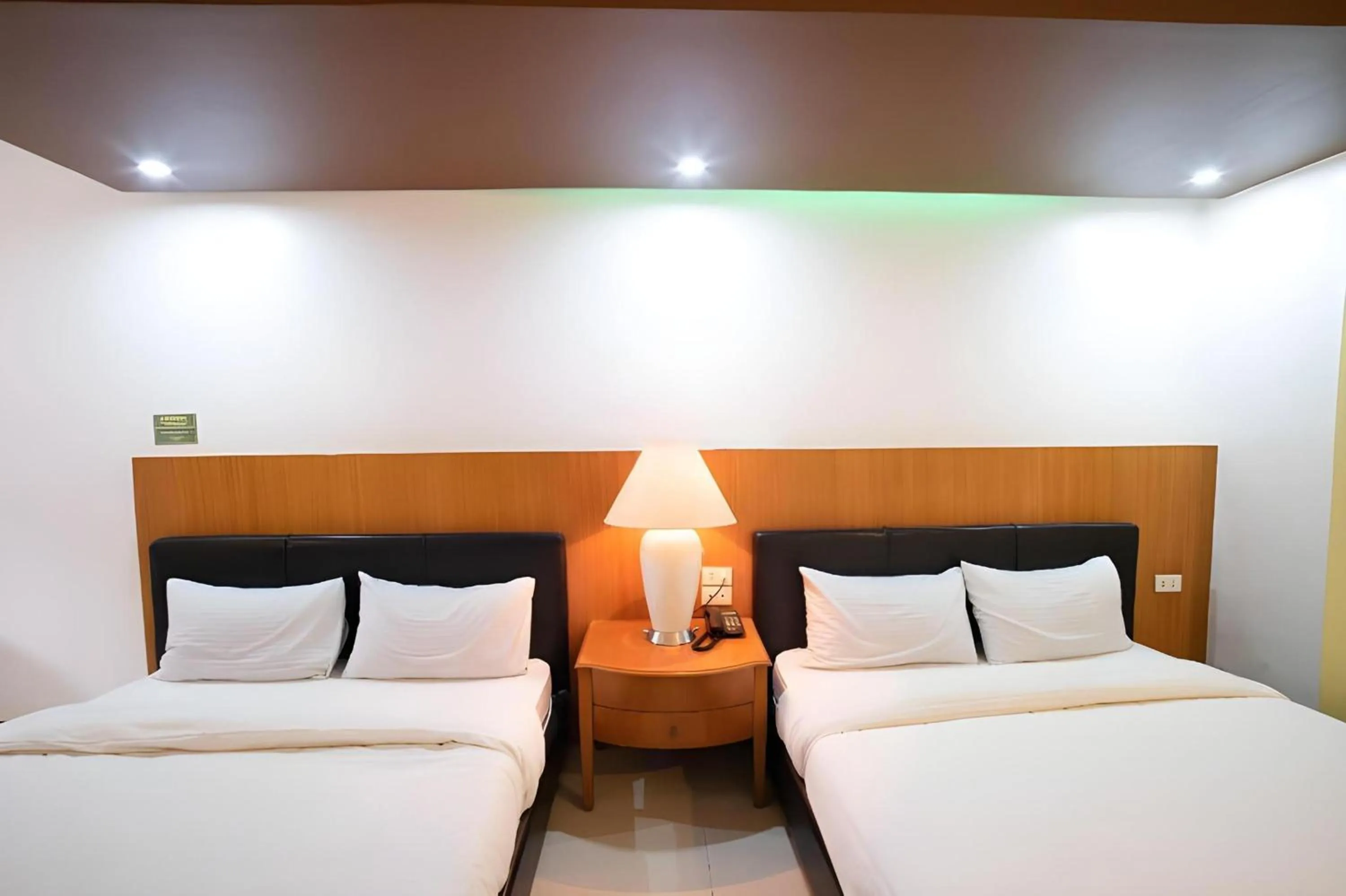 Photo of the whole room, Bed in OYO 195 Ranchotel - Biñan