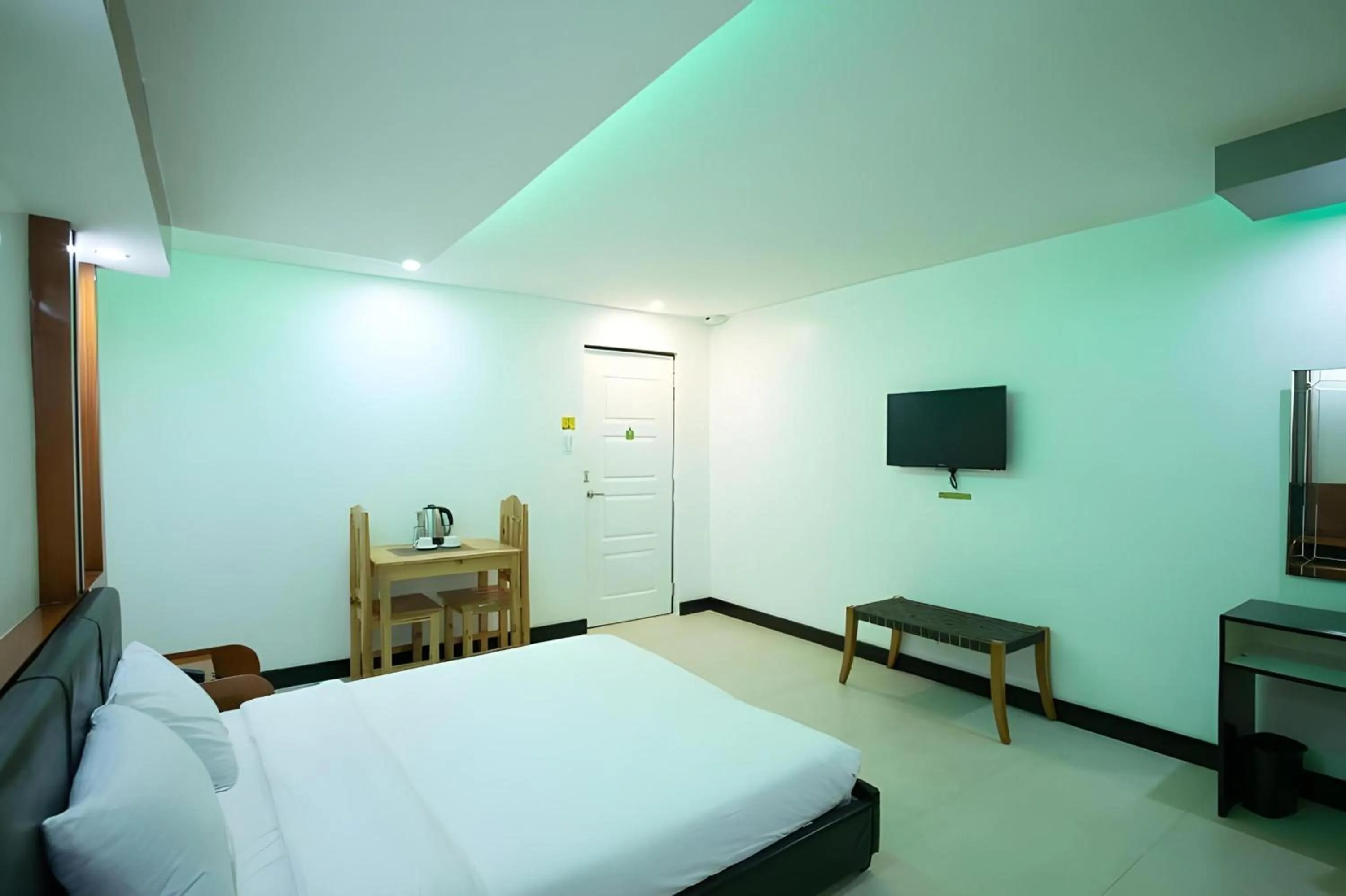 Photo of the whole room, Bed in OYO 195 Ranchotel - Biñan