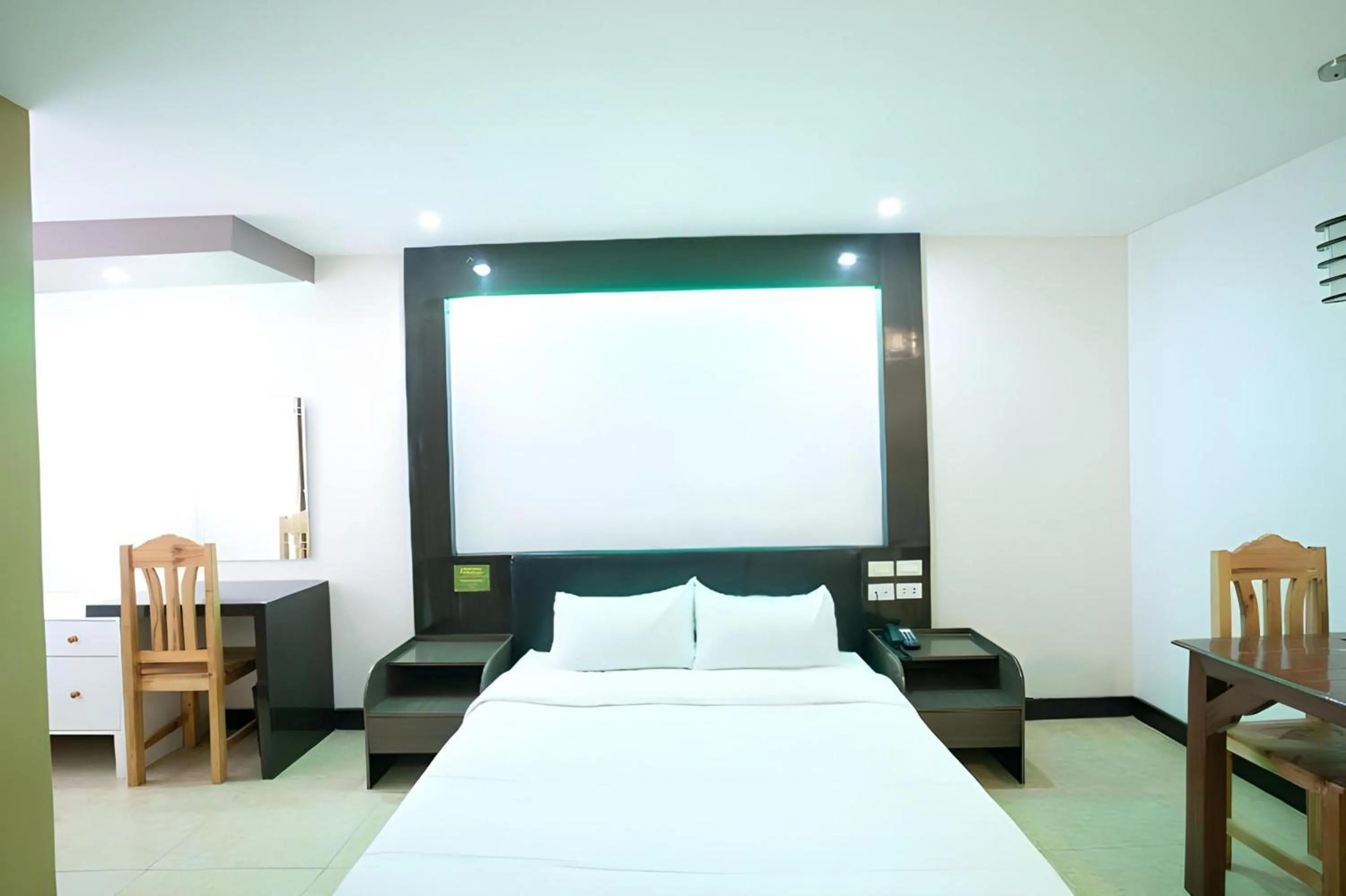 Photo of the whole room, Bed in OYO 195 Ranchotel - Biñan