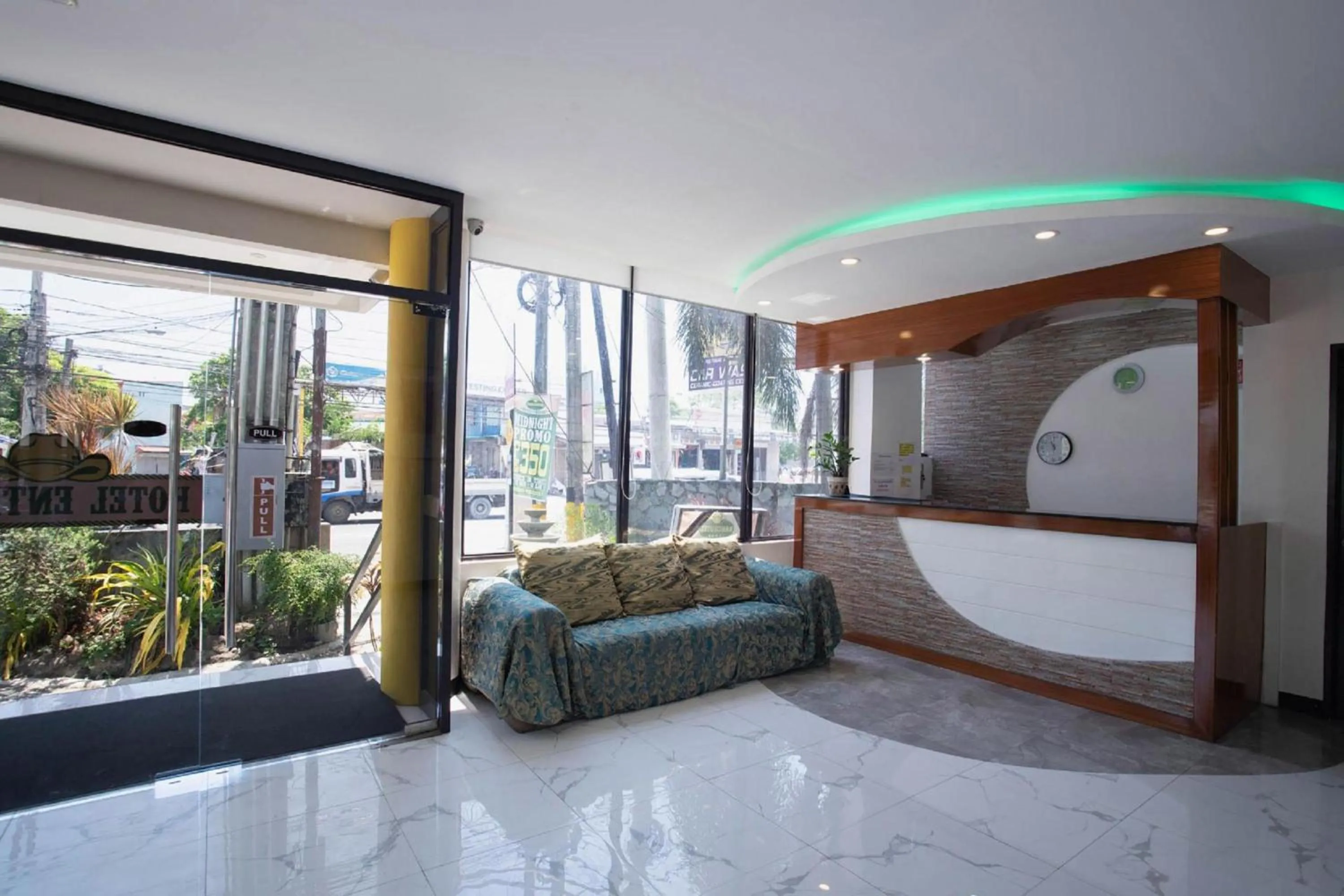 Seating area in OYO 195 Ranchotel - Biñan