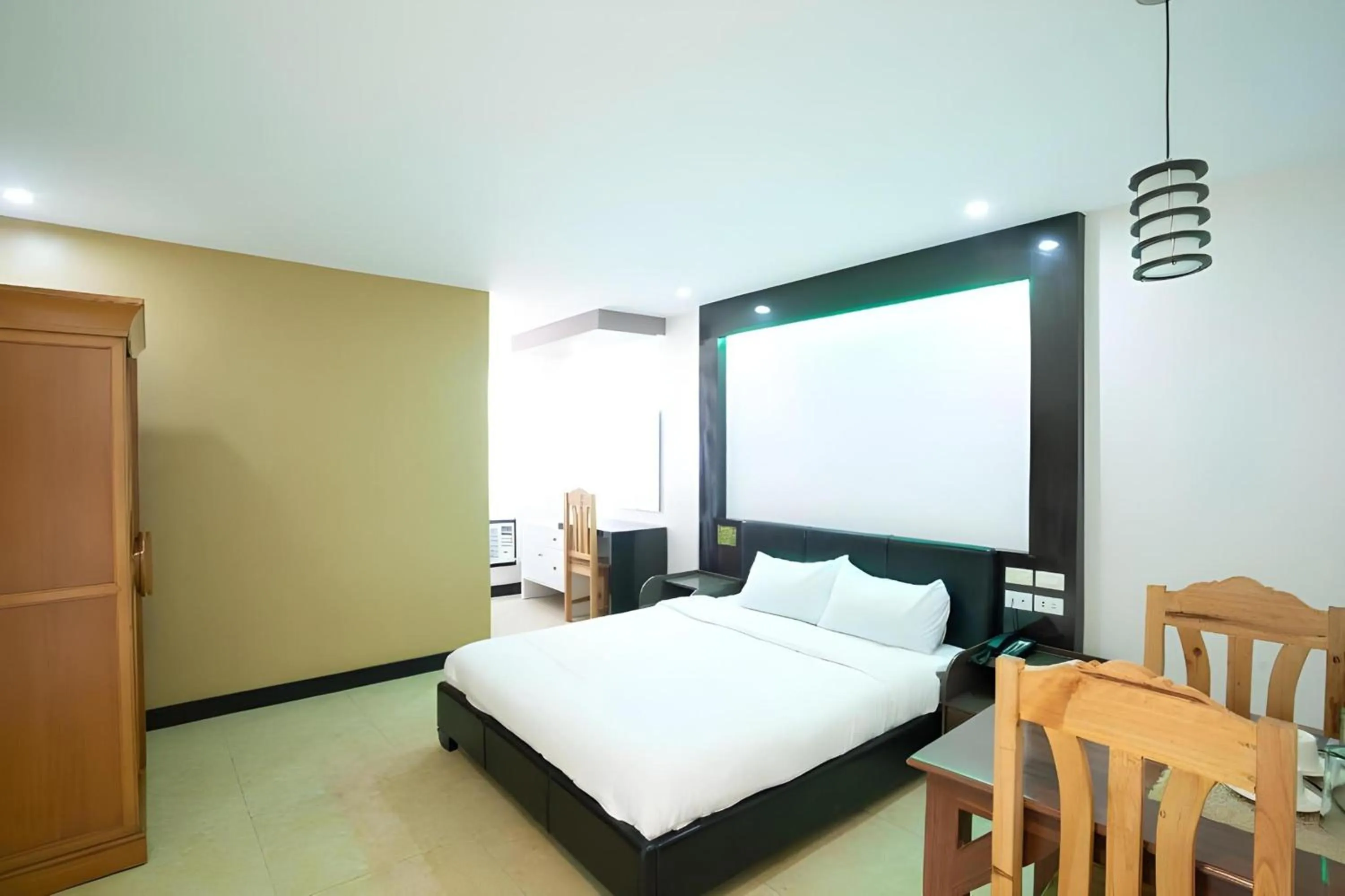 Photo of the whole room, Bed in OYO 195 Ranchotel - Biñan