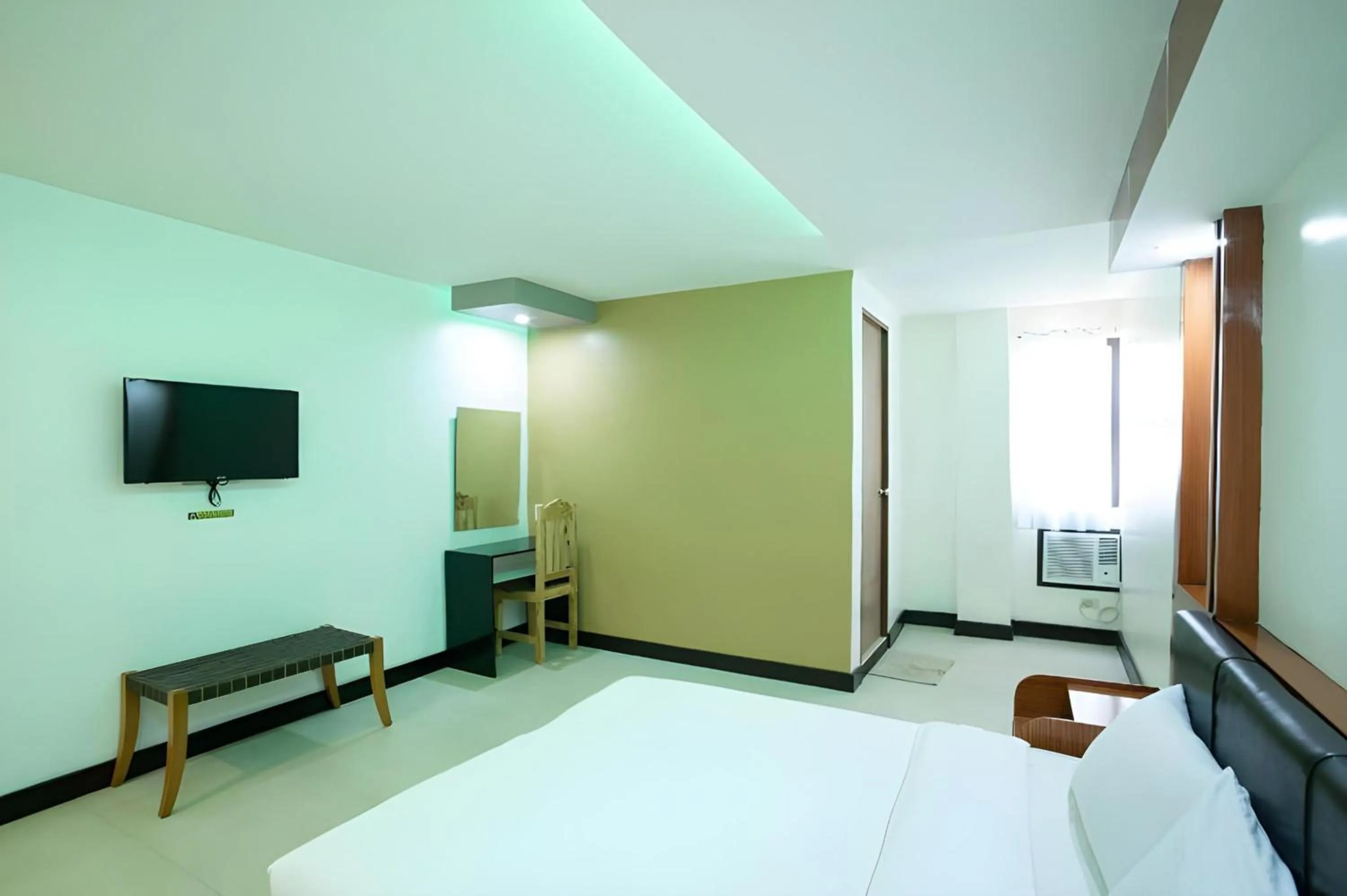 Photo of the whole room, Bed in OYO 195 Ranchotel - Biñan