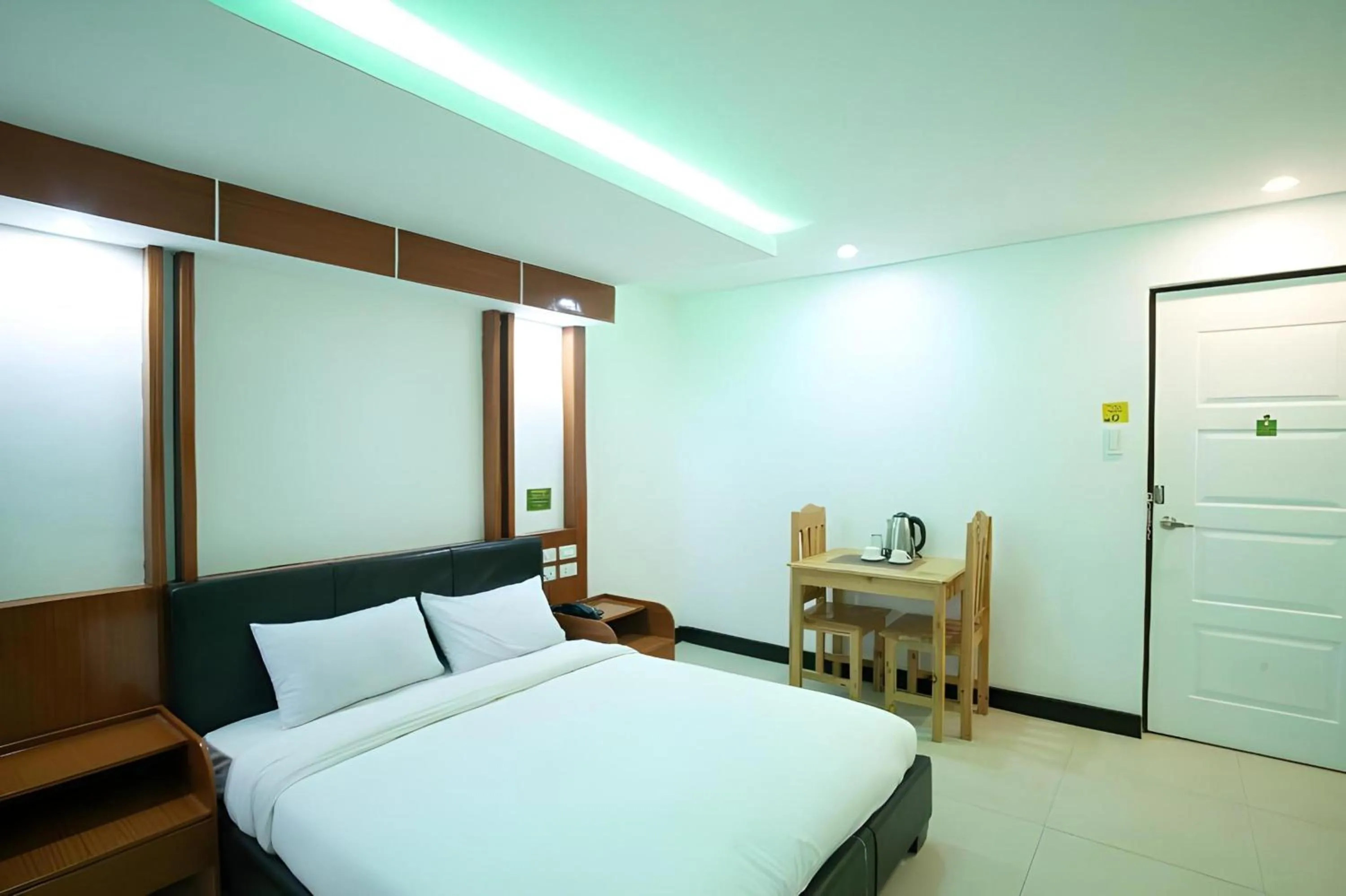 Photo of the whole room, Bed in OYO 195 Ranchotel - Biñan
