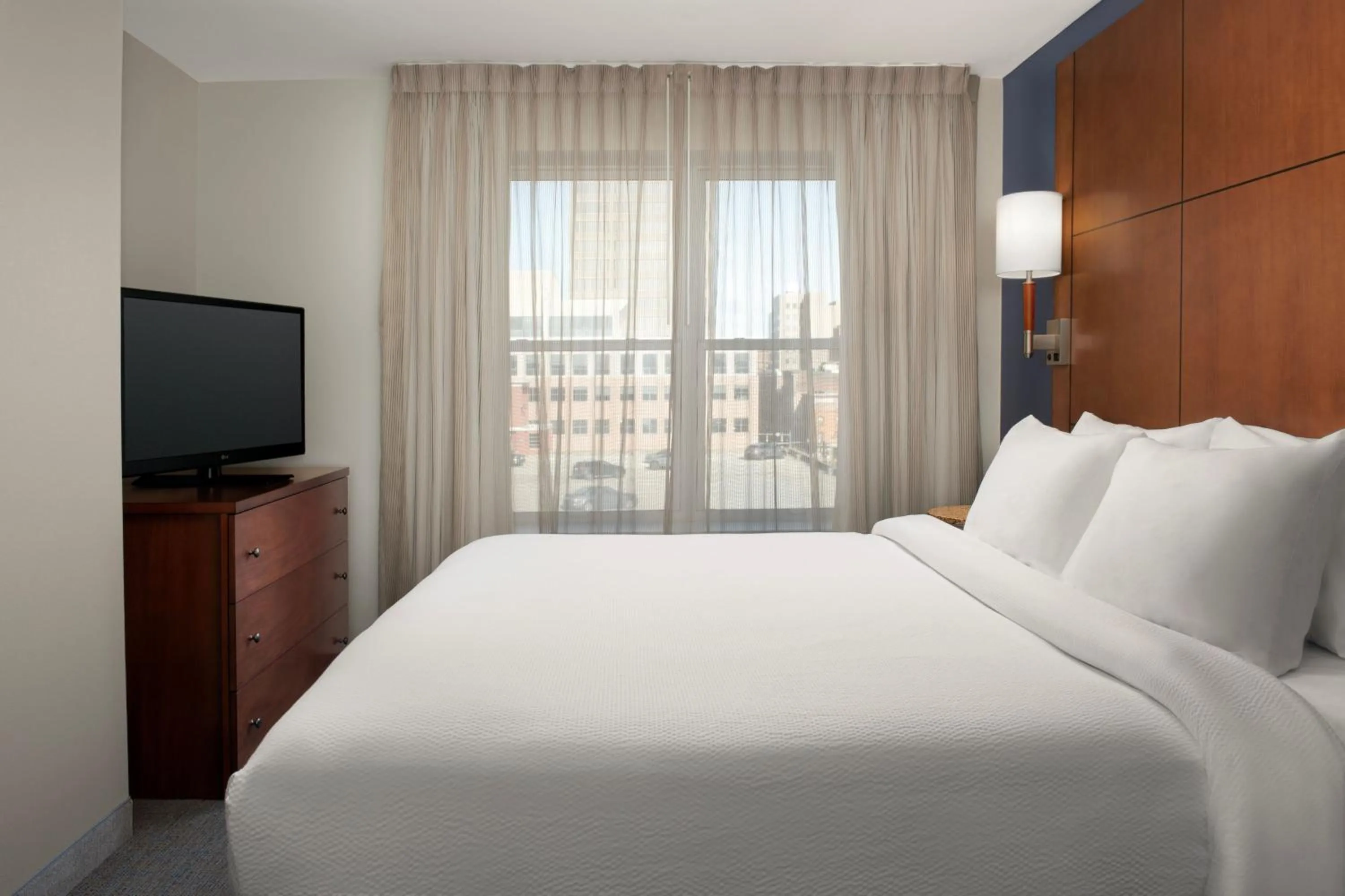 Bedroom, Bed in Residence Inn by Marriott Syracuse Downtown at Armory Square