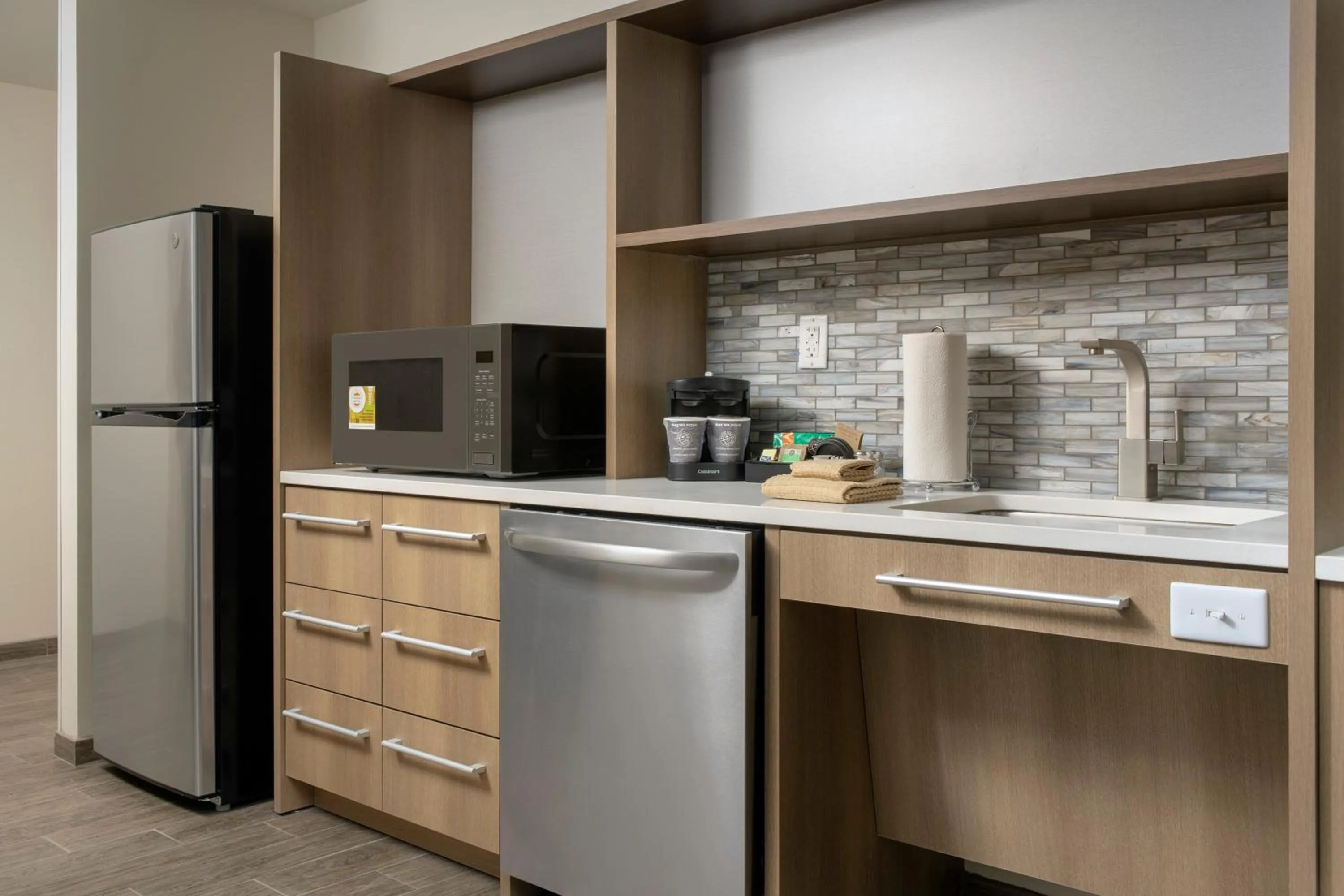 Kitchen or kitchenette in Home2 Suites by Hilton Baltimore/White Marsh