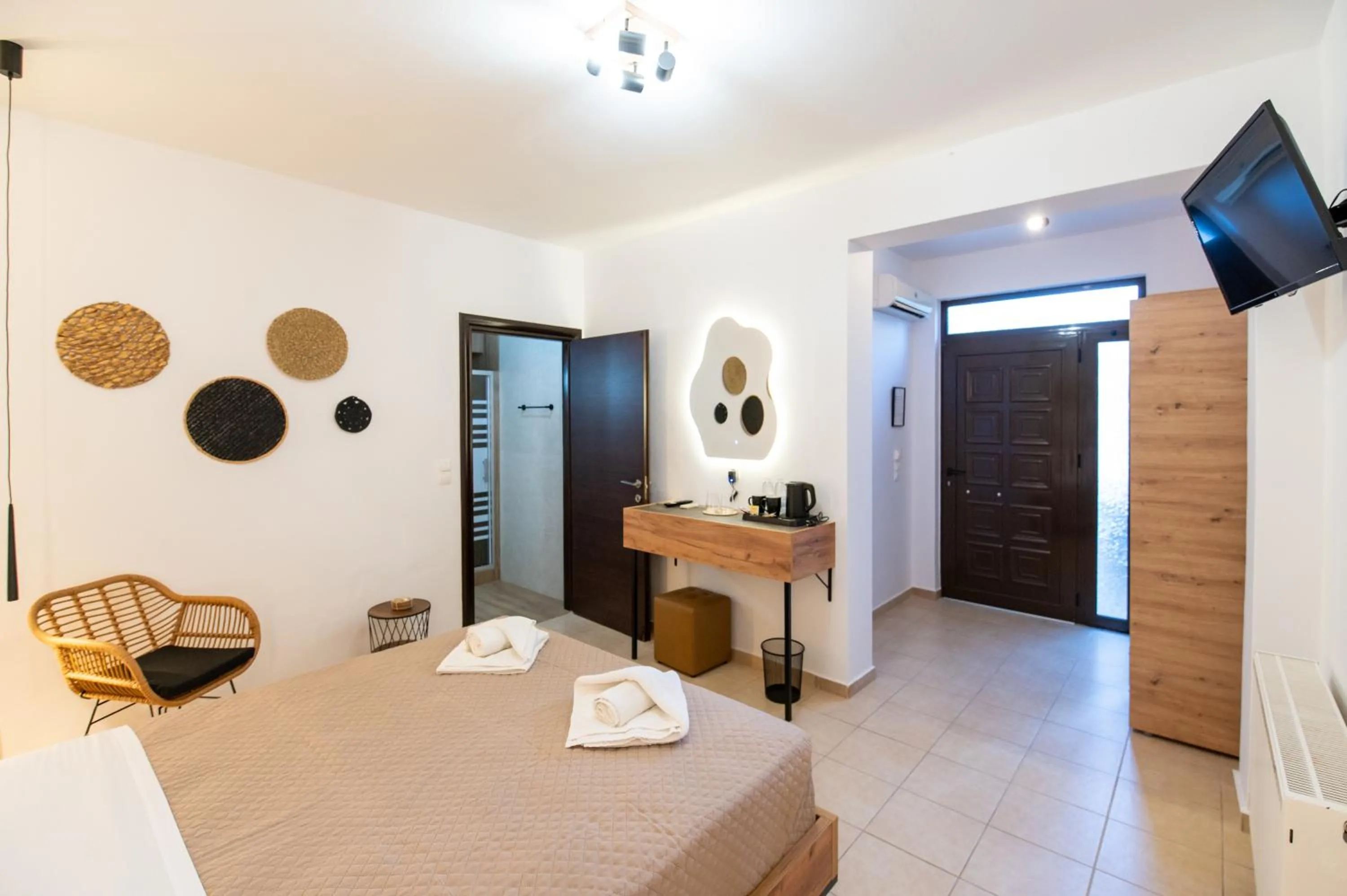 Photo of the whole room, Bed in Villa Gereoudis Apartments with Sea View & Pool