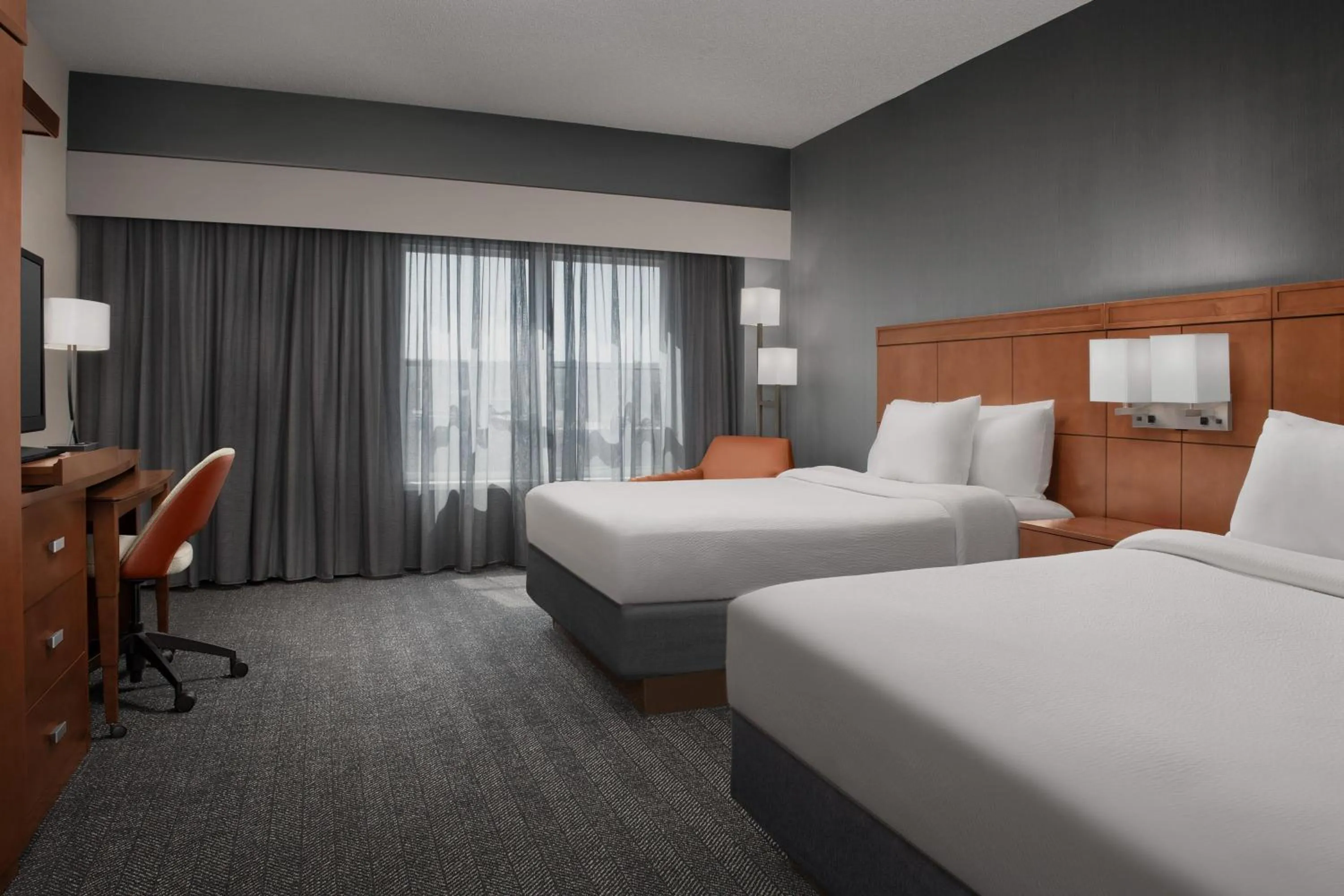 Photo of the whole room, Bed in Courtyard by Marriott Syracuse Downtown at Armory Square