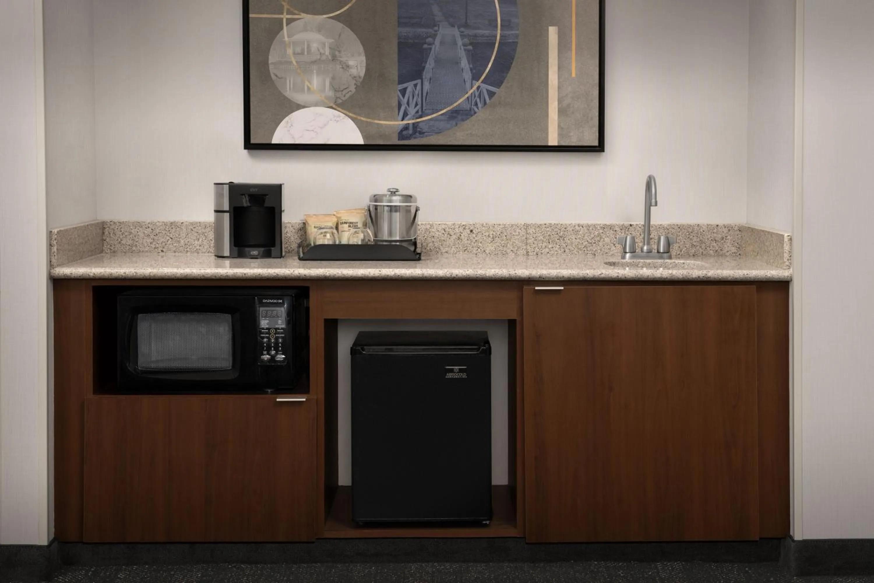 Lounge or bar in Courtyard by Marriott Syracuse Downtown at Armory Square