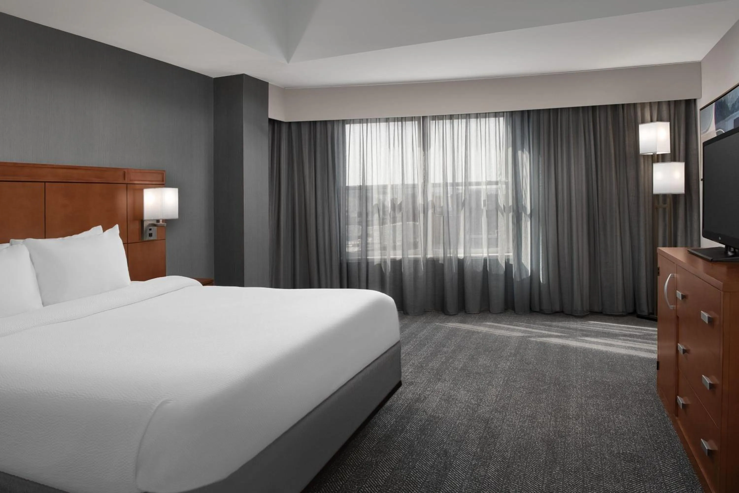 Bedroom, Bed in Courtyard by Marriott Syracuse Downtown at Armory Square