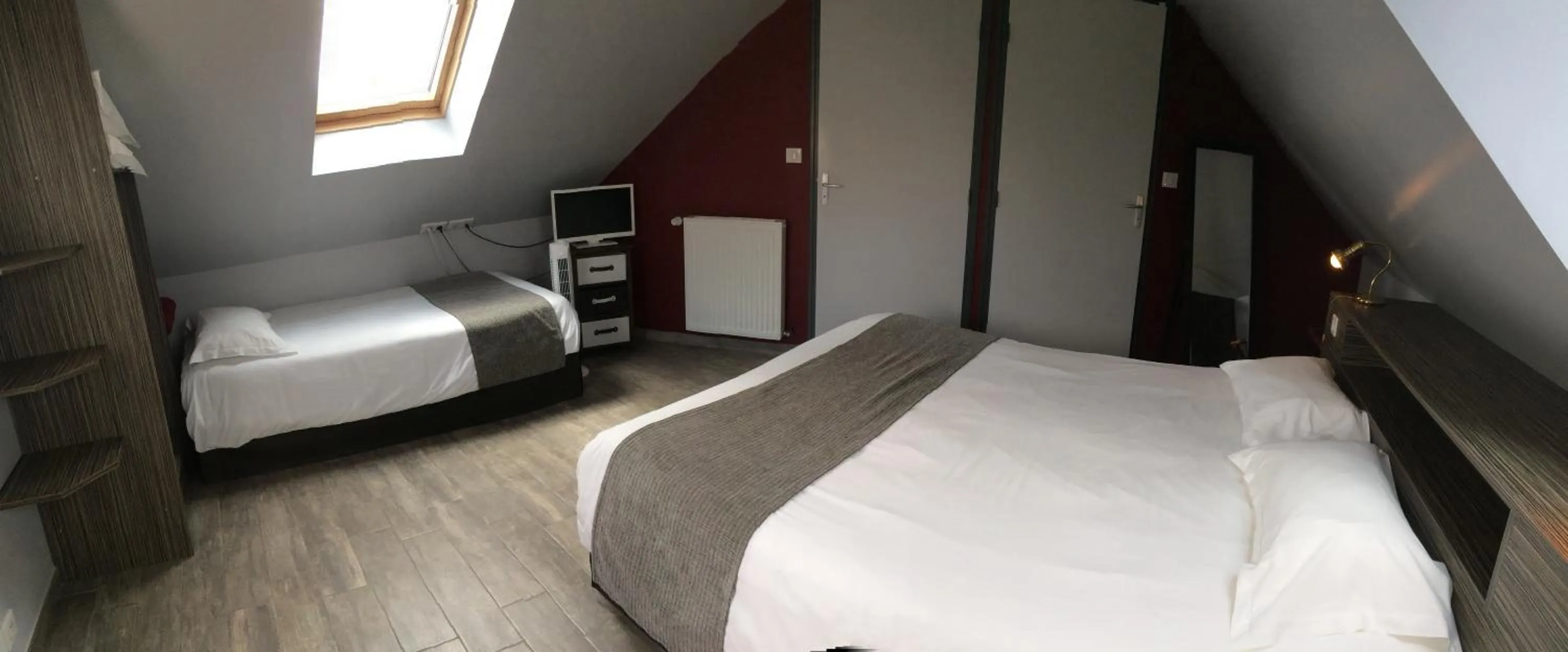 Photo of the whole room, Bed in Les Treize Assiettes - Hôtel & Restaurant