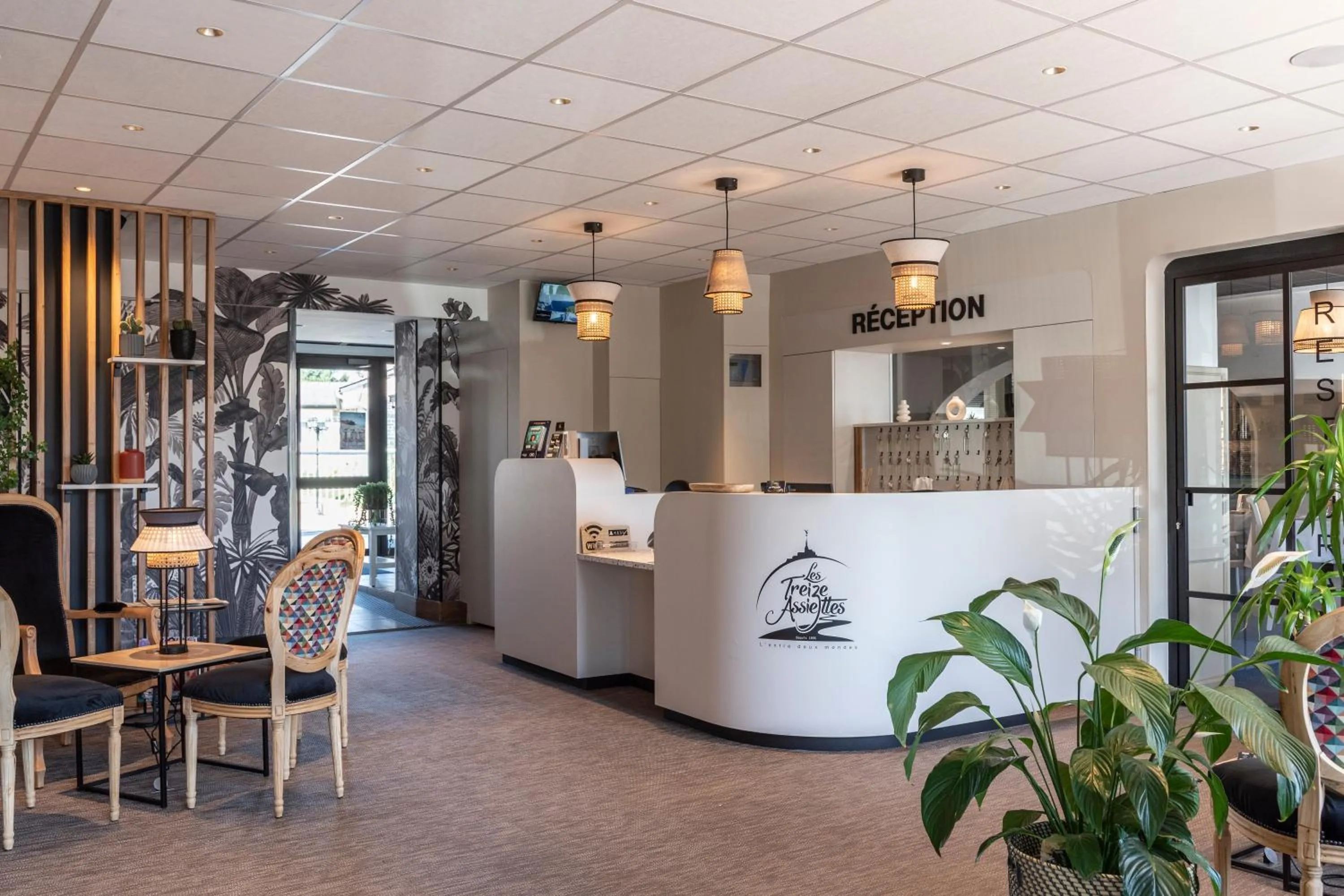 Property building in Les Treize Assiettes - Hôtel & Restaurant