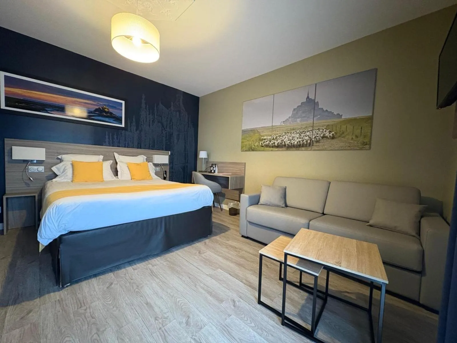 Bedroom, Bed in Les Treize Assiettes - Hôtel & Restaurant