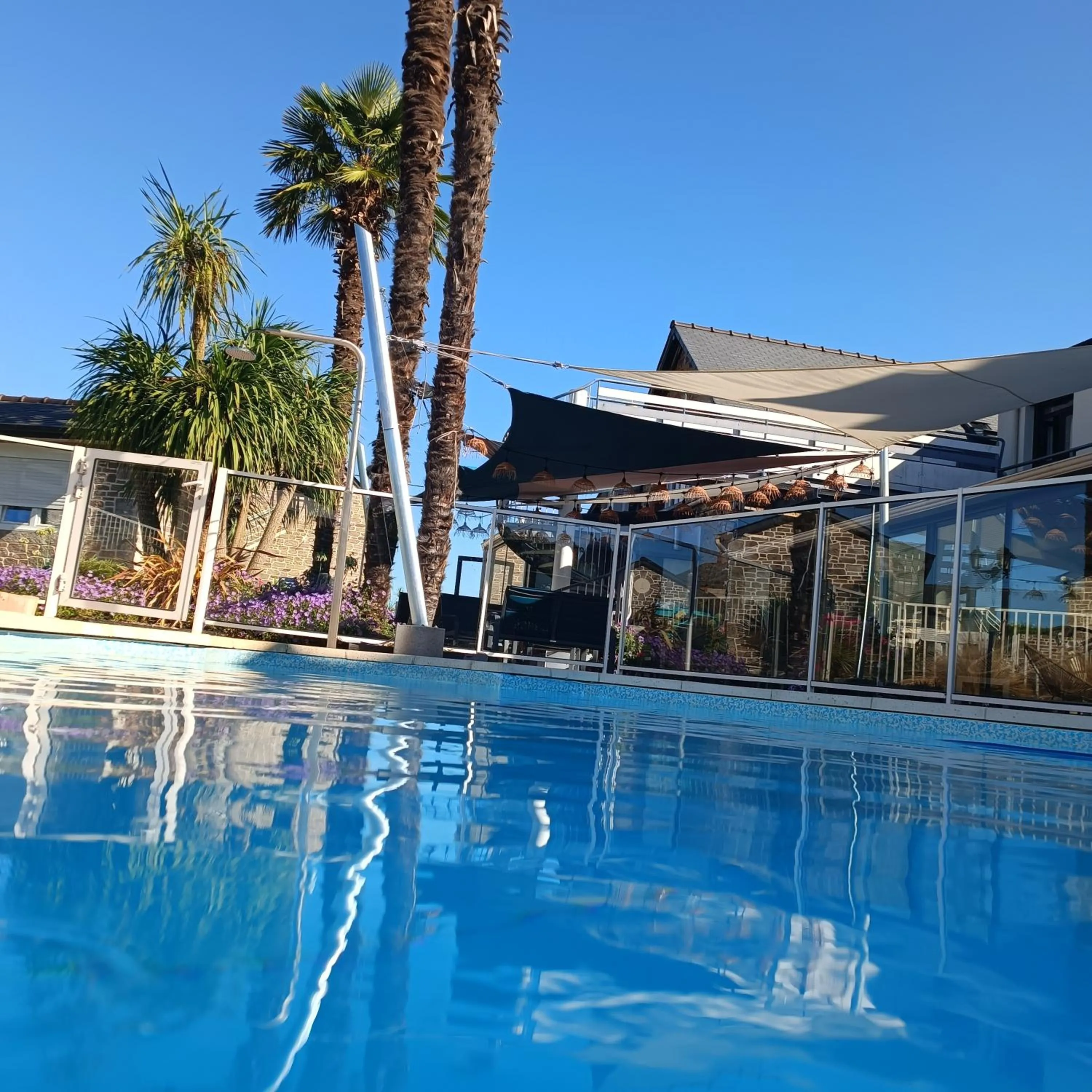 Swimming pool in Les Treize Assiettes - Hôtel & Restaurant