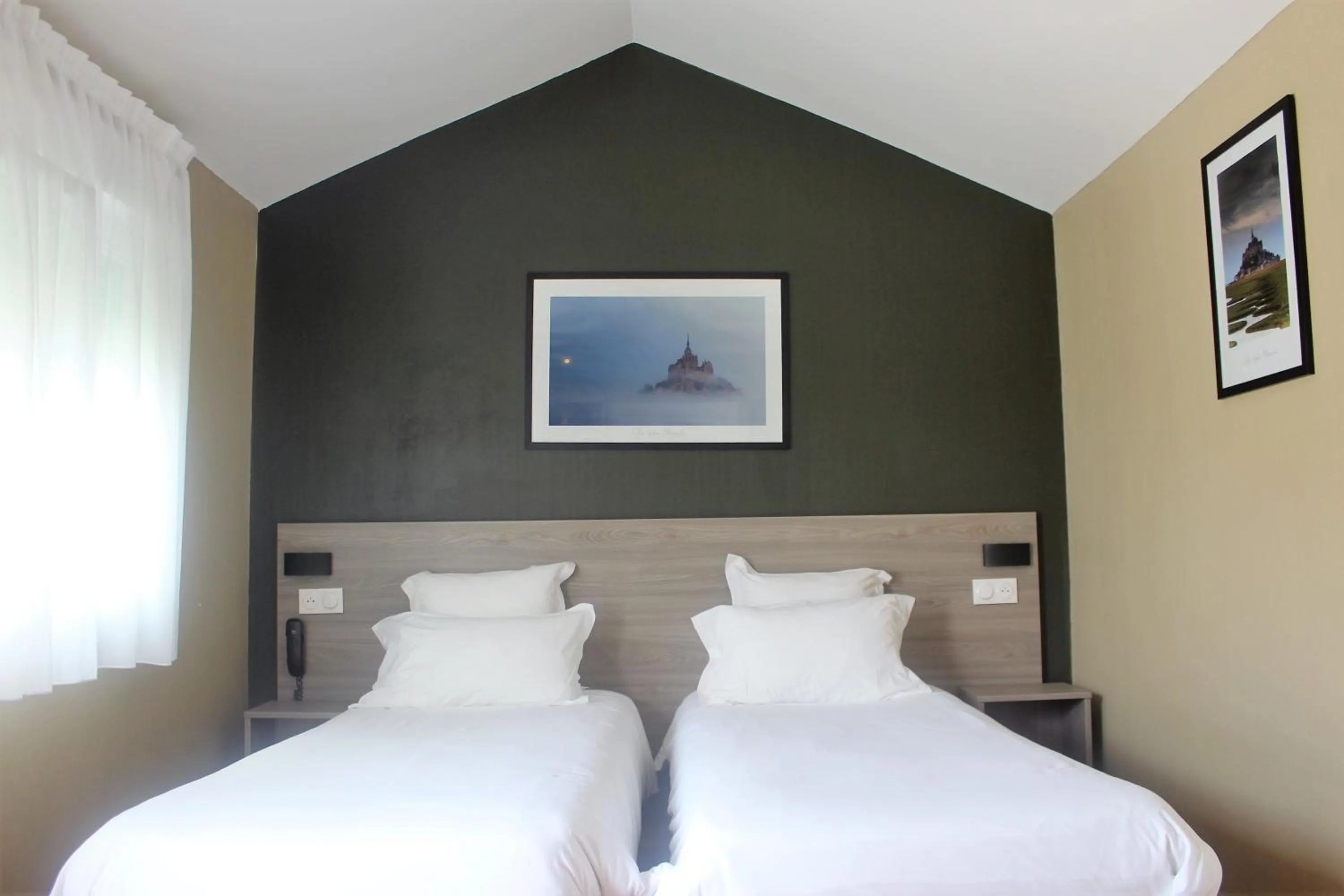 Bed in Les Treize Assiettes - Hôtel & Restaurant