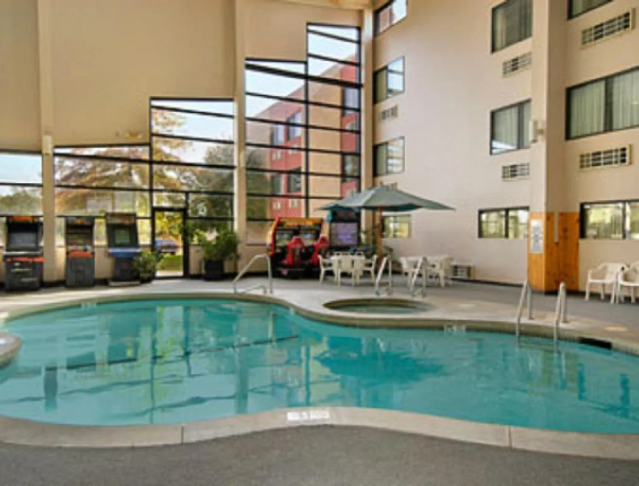 Swimming pool in Days Inn by Wyndham Kirksville