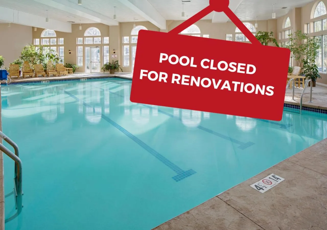 Swimming pool in Westford Regency Inn & Conference Center