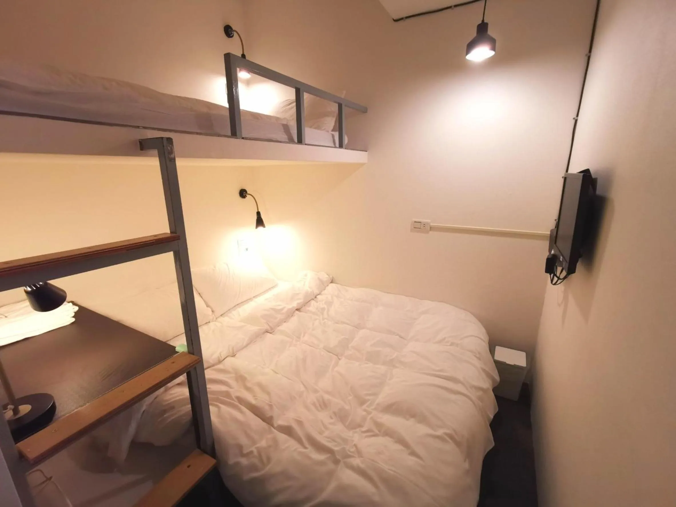 Photo of the whole room, Bed in Inn Cube - Taipei Main Station