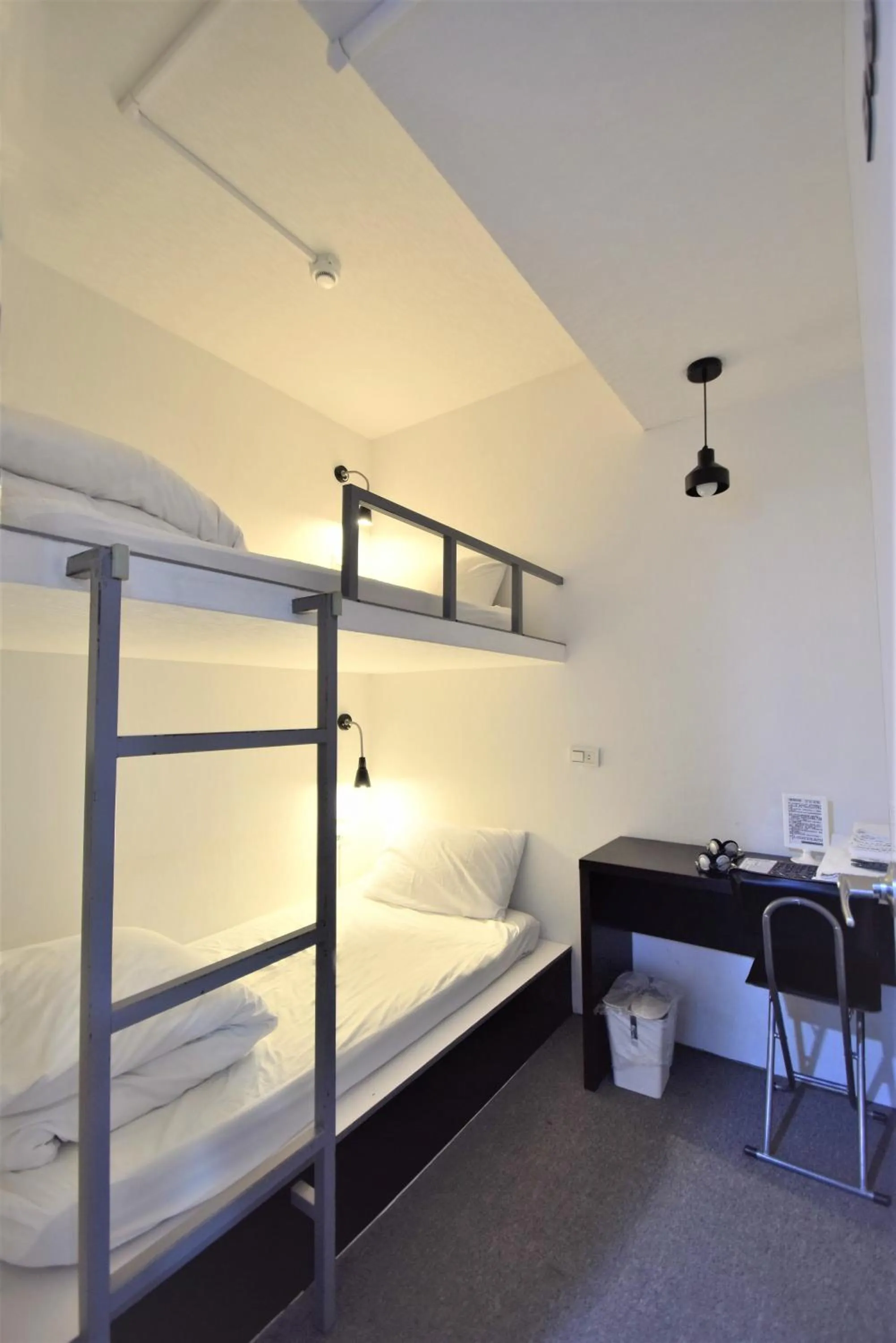 bunk bed, Bed in Inn Cube - Taipei Main Station