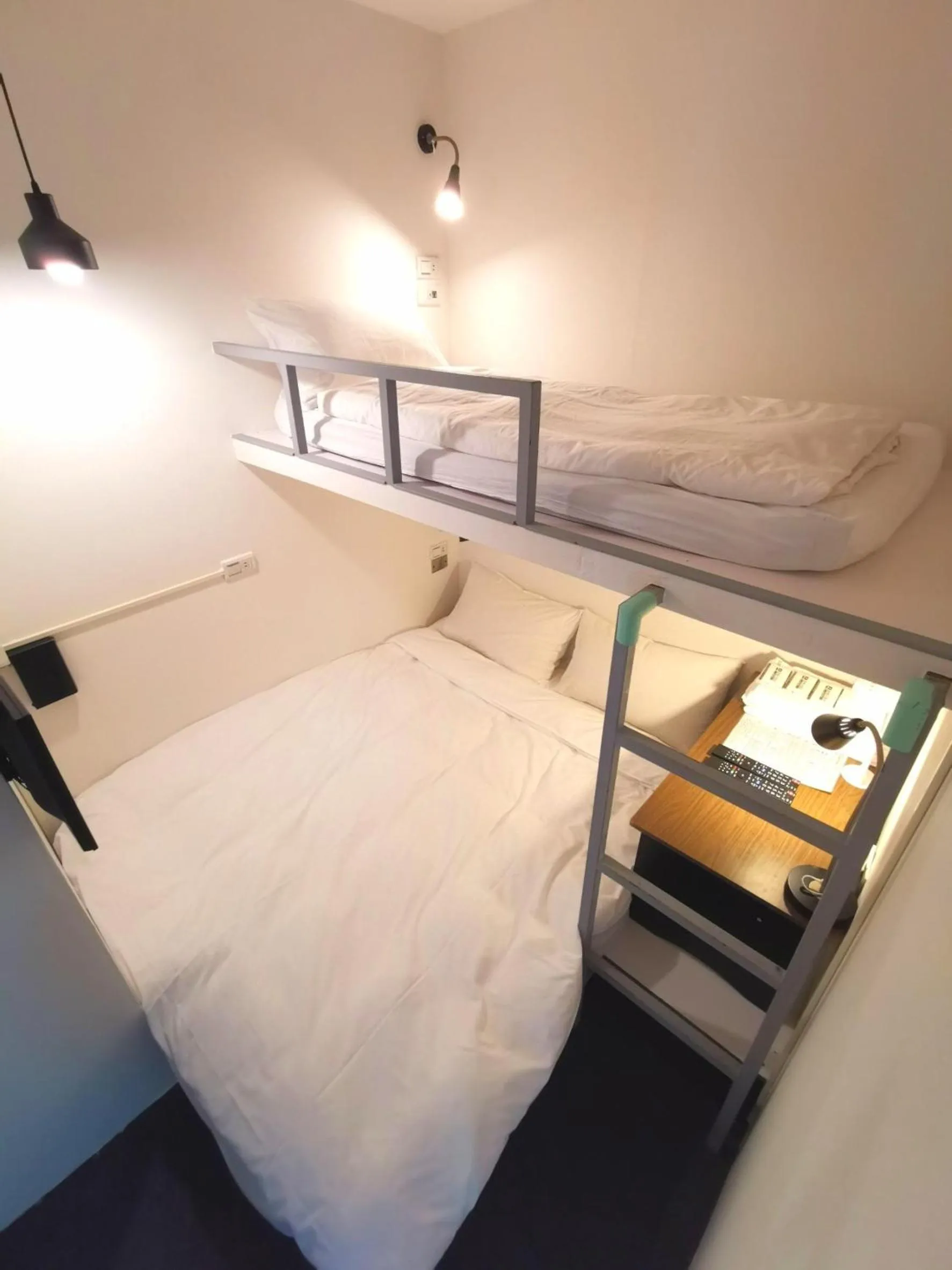 Photo of the whole room, Bed in Inn Cube - Taipei Main Station