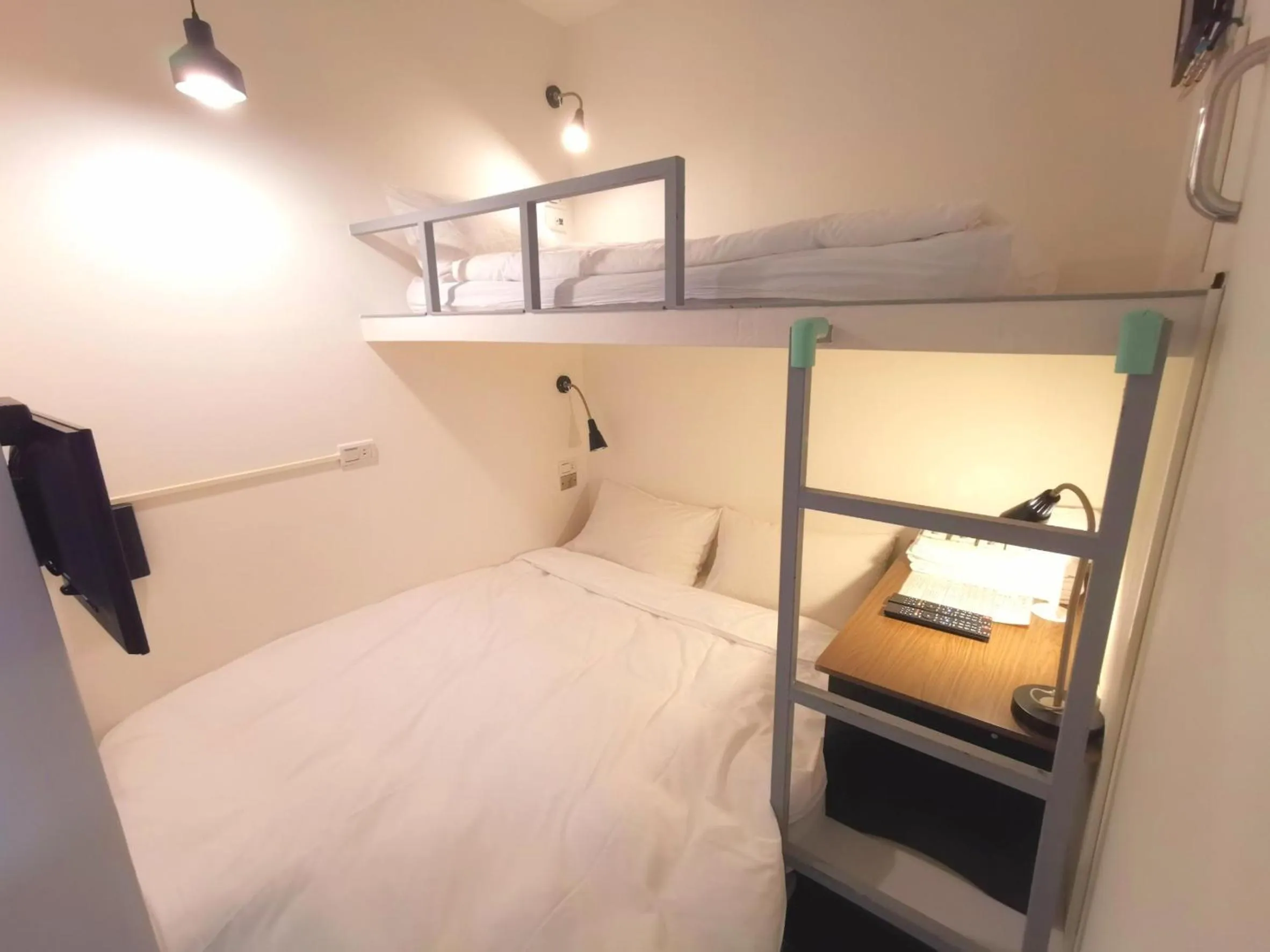 Photo of the whole room, Bed in Inn Cube - Taipei Main Station