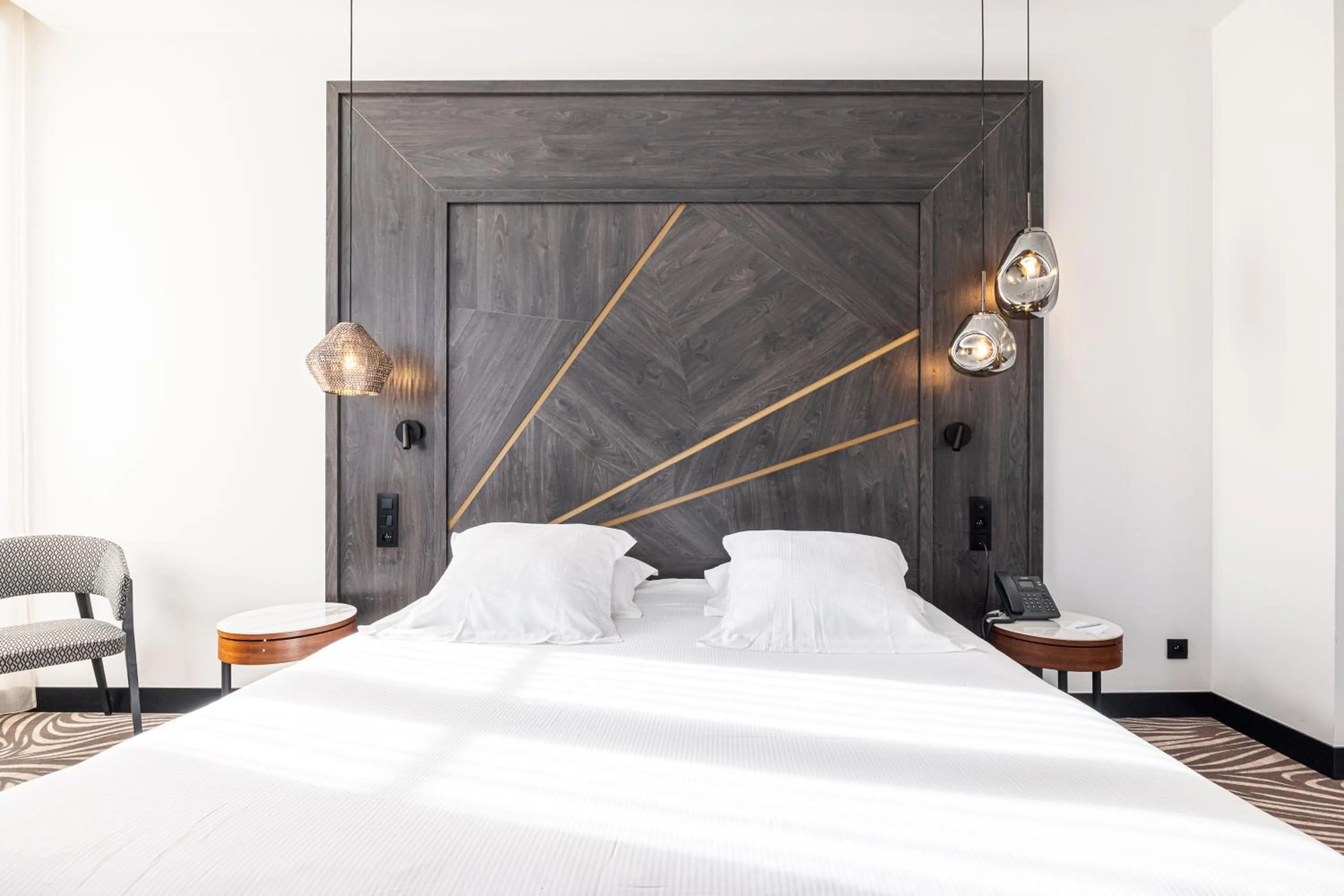 Bed in Hôtel Apollinaire Nice