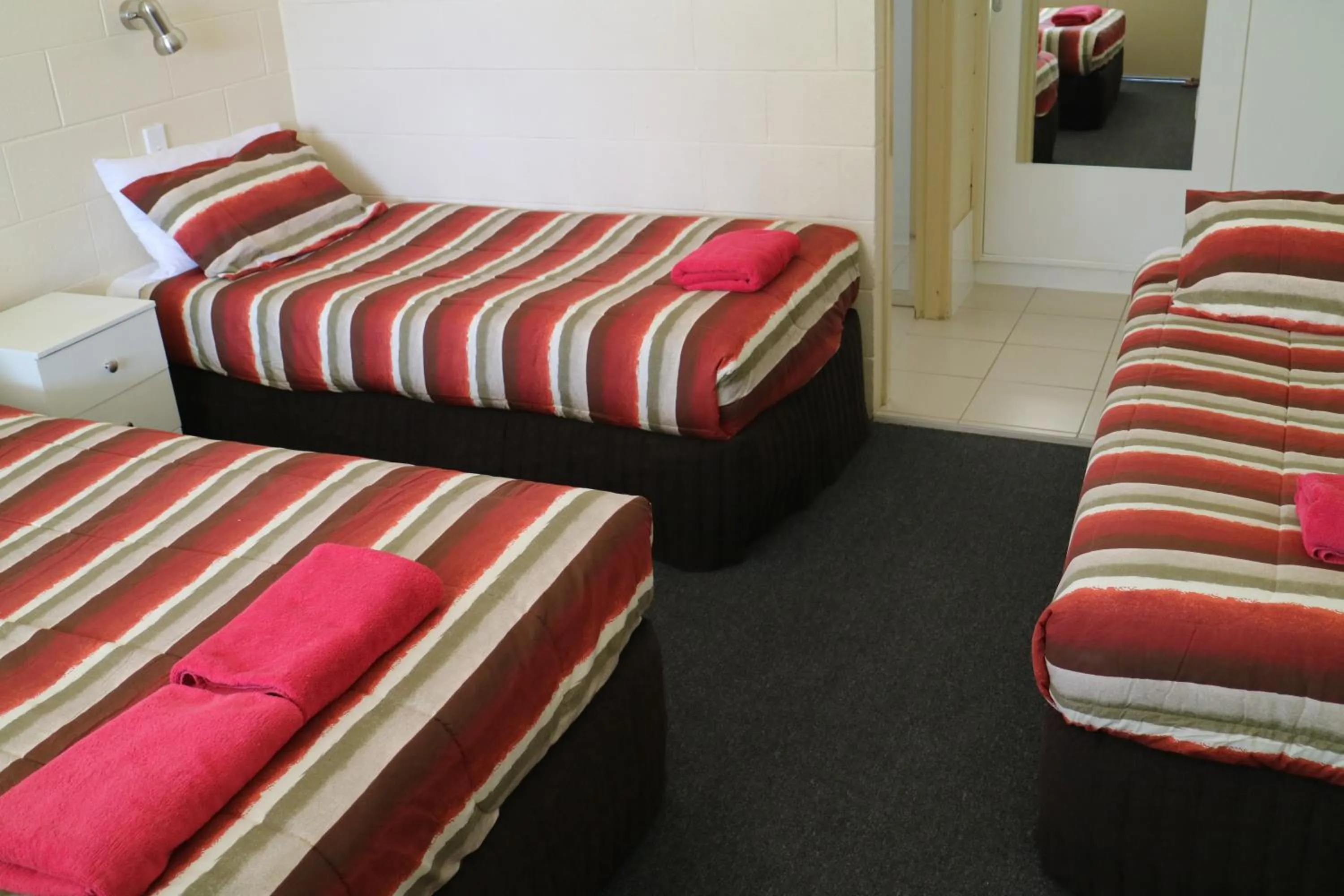 Photo of the whole room, Bed in Renmark Motor Inn