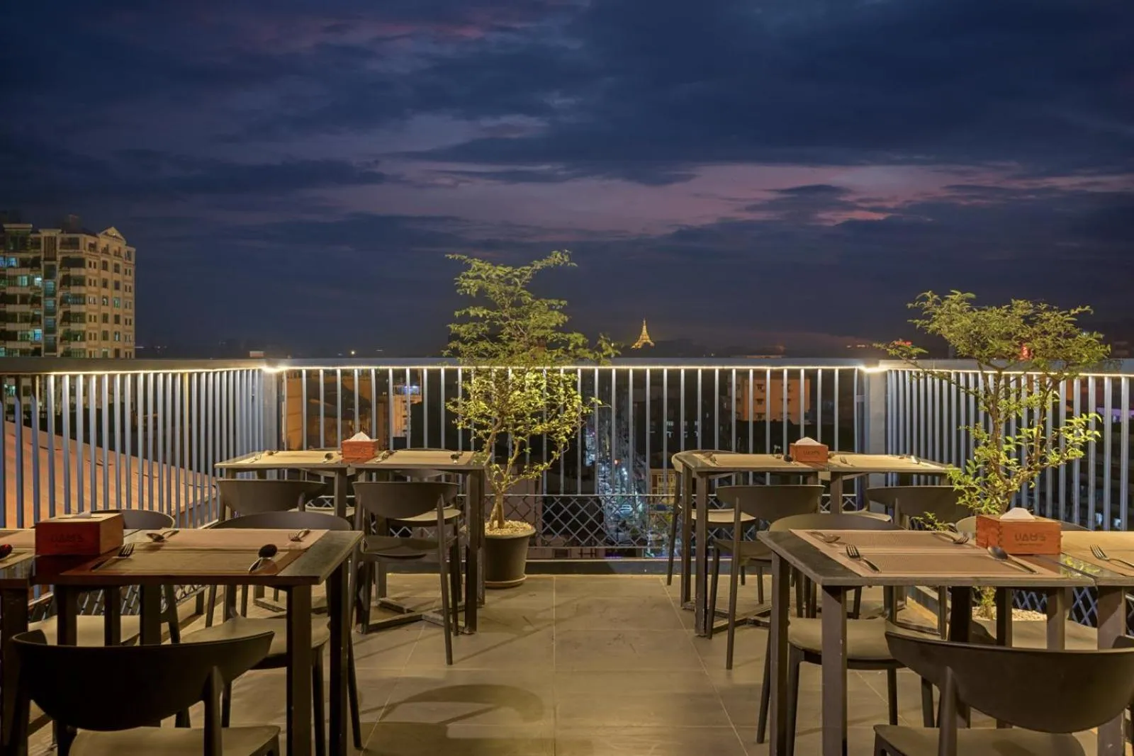 Restaurant/places to eat in Hotel Balmi