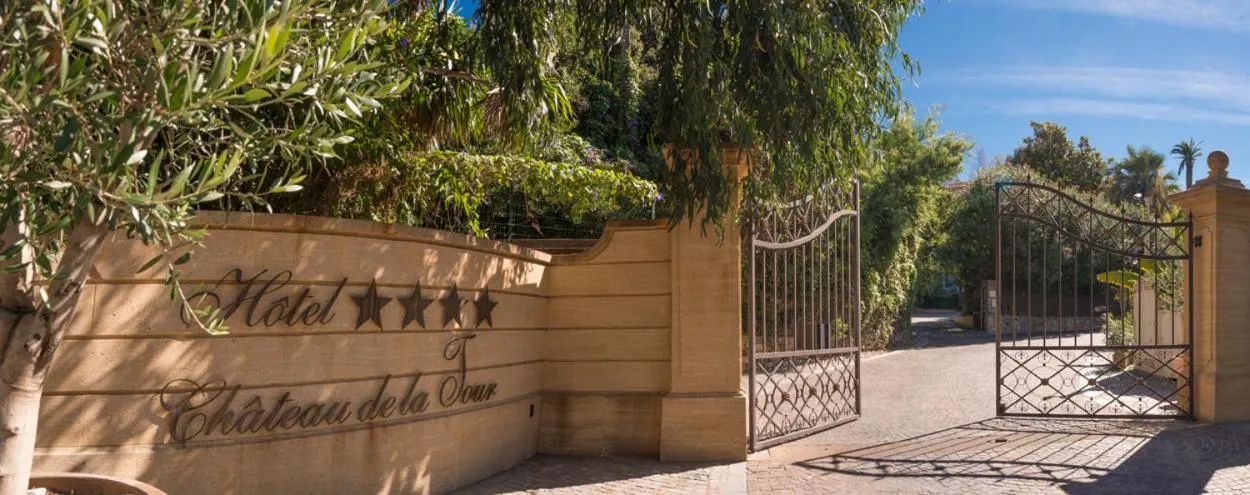 Facade/entrance in Hôtel Château de la Tour