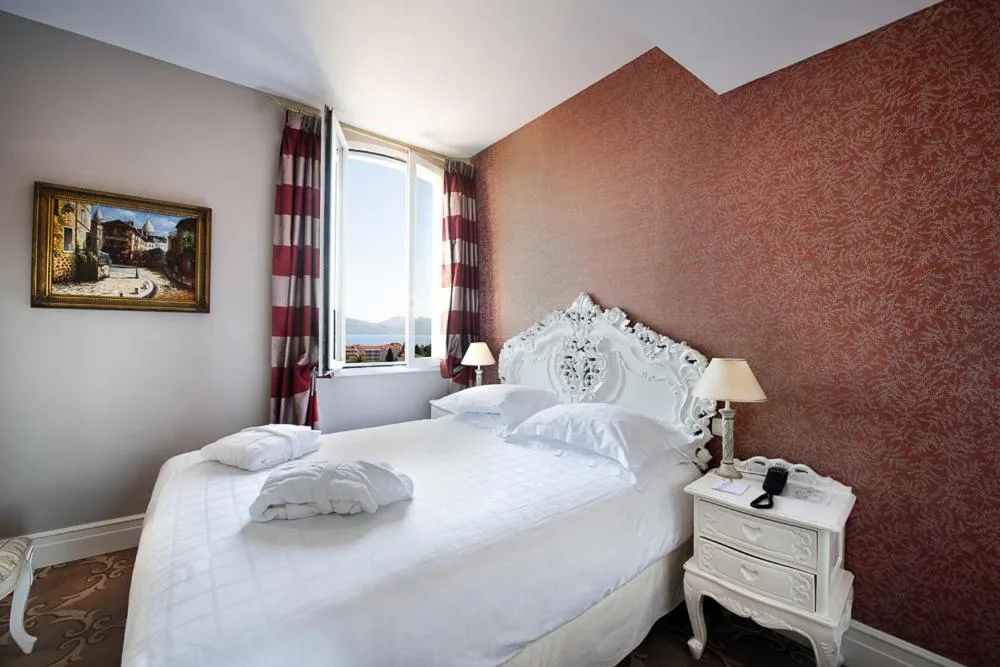 Photo of the whole room in Hôtel Château de la Tour